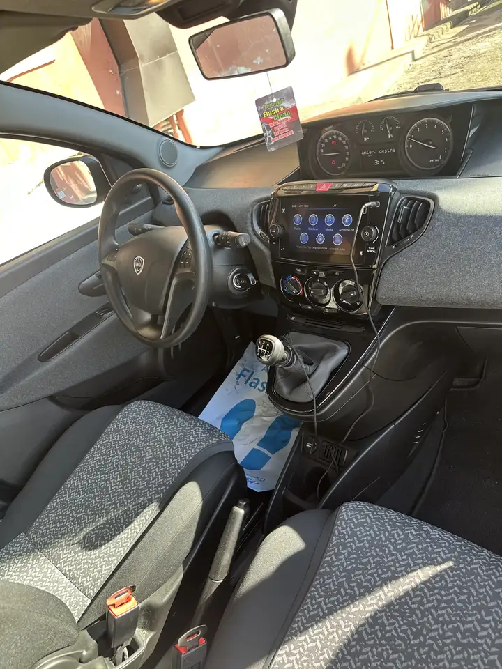 Lancia Ypsilon 2023 — фото 7