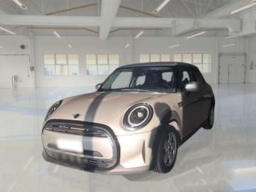 ESSENTIAL AUTO 5 PORTE BERLINA