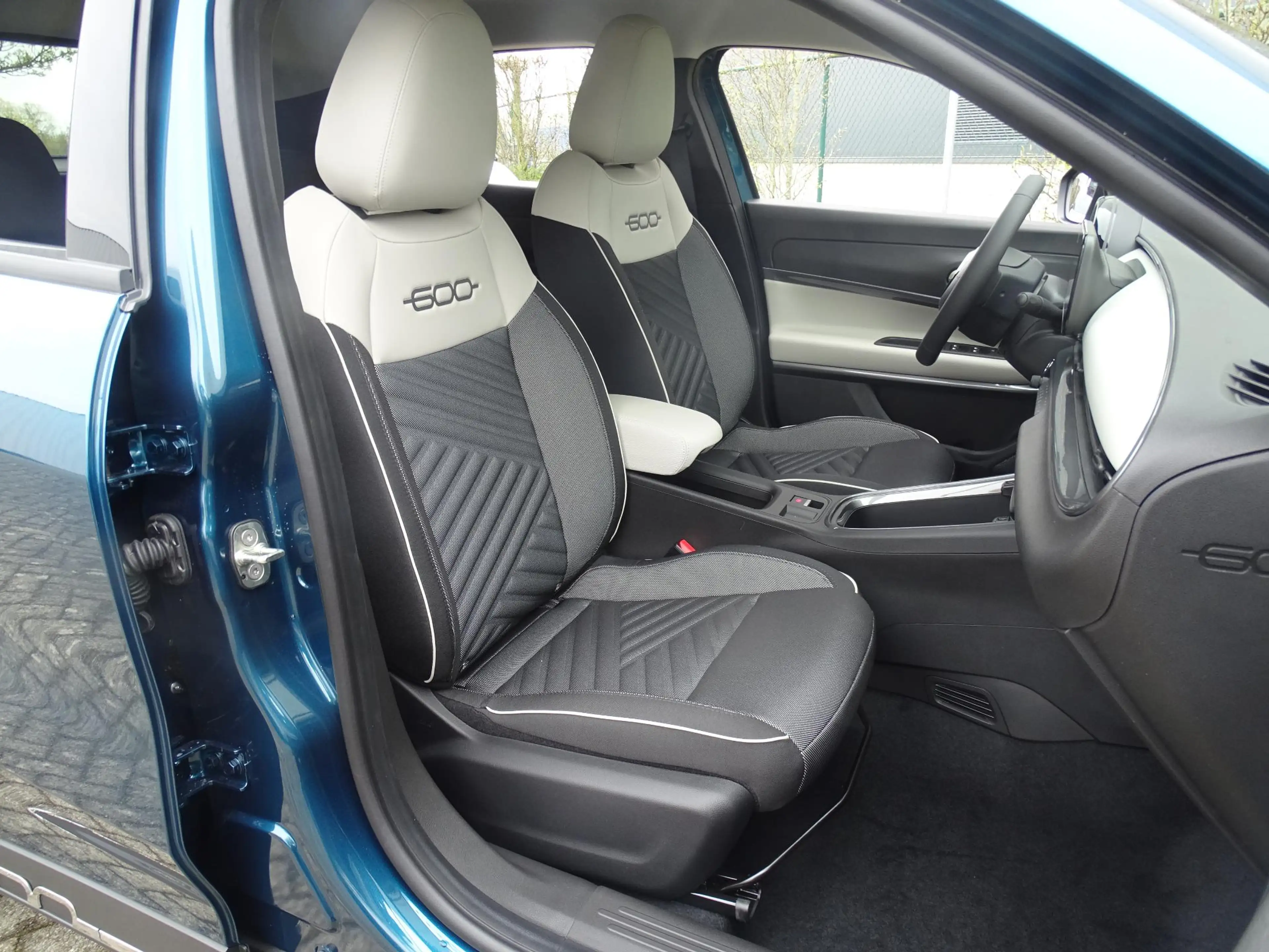 Fiat 600 1.2 Hybrid 145cv DCT La Prima — photo 14