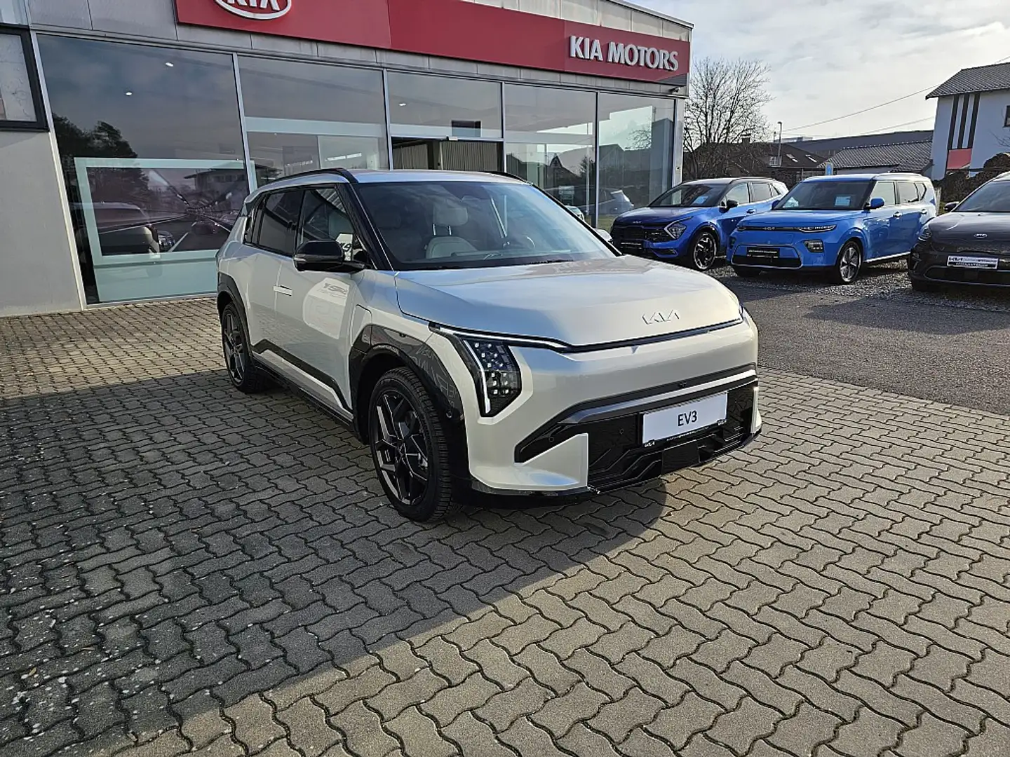 Kia EV3 FWD 81,4kWh Long Range GT-Line Silber - 2