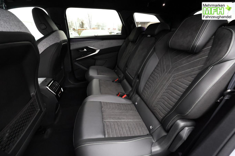Peugeot 5008 GT Hybrid Pano KomfortP AHK eHK Nav ACC BT 100 ... — photo 9