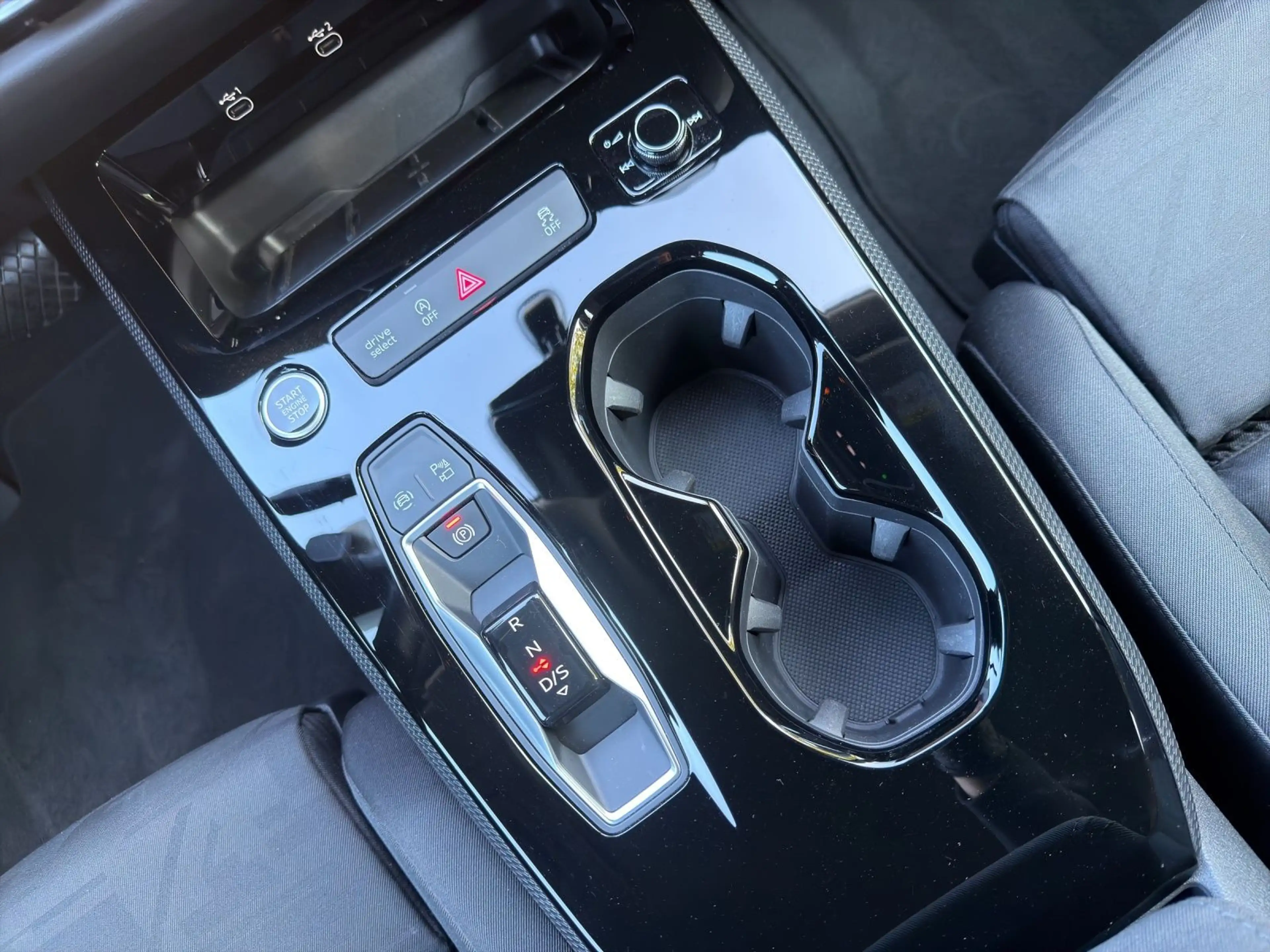 Audi A5 TFSI LED+ KAMERA AHK LM18 — photo 7