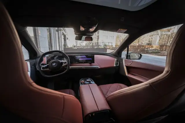 BMW Ix view 9