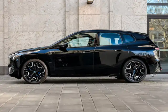 BMW Ix view 8