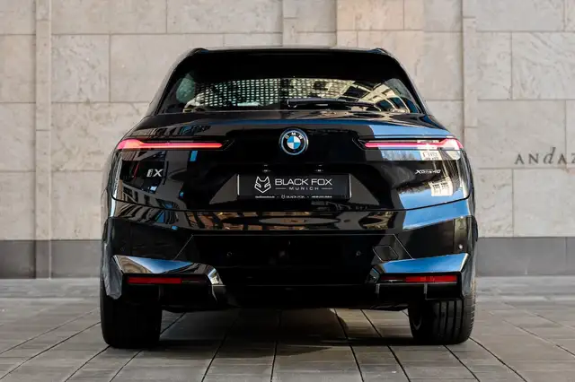 BMW Ix view 6