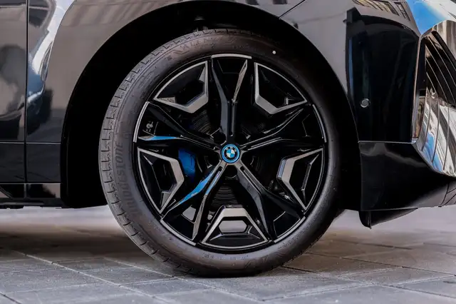 BMW Ix view 15