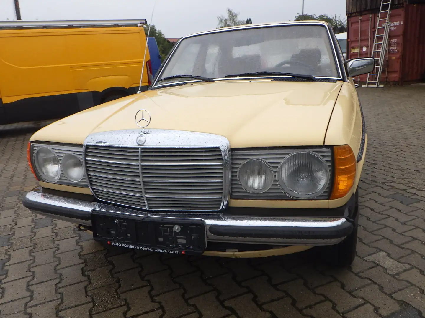 Mercedes-Benz 240 240 D Oldtimer Servo Amarillo - 1