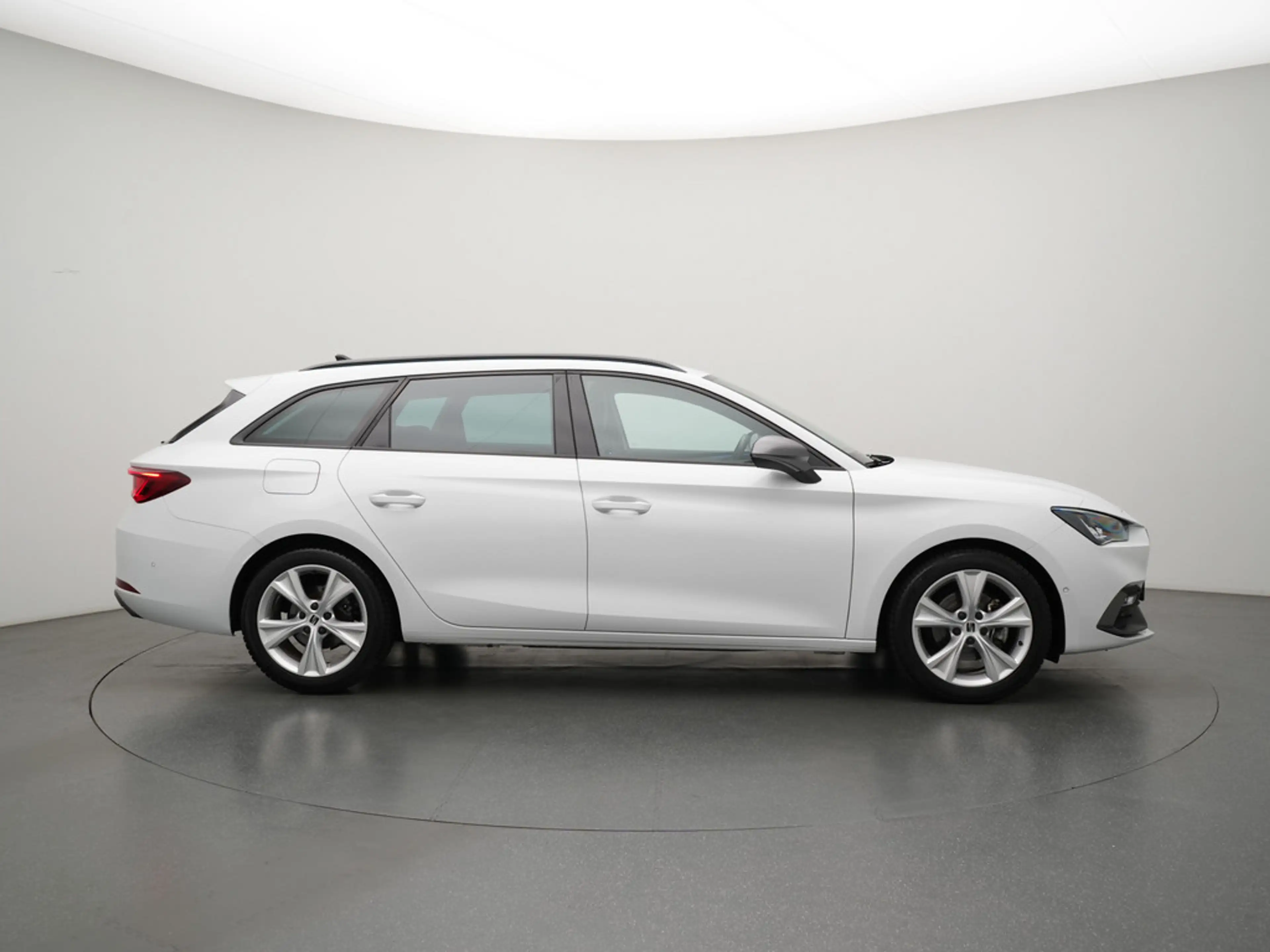 SEAT Leon ST FR DSG ACC NAVI SHZ KAM LED KEYLESS — photo 3