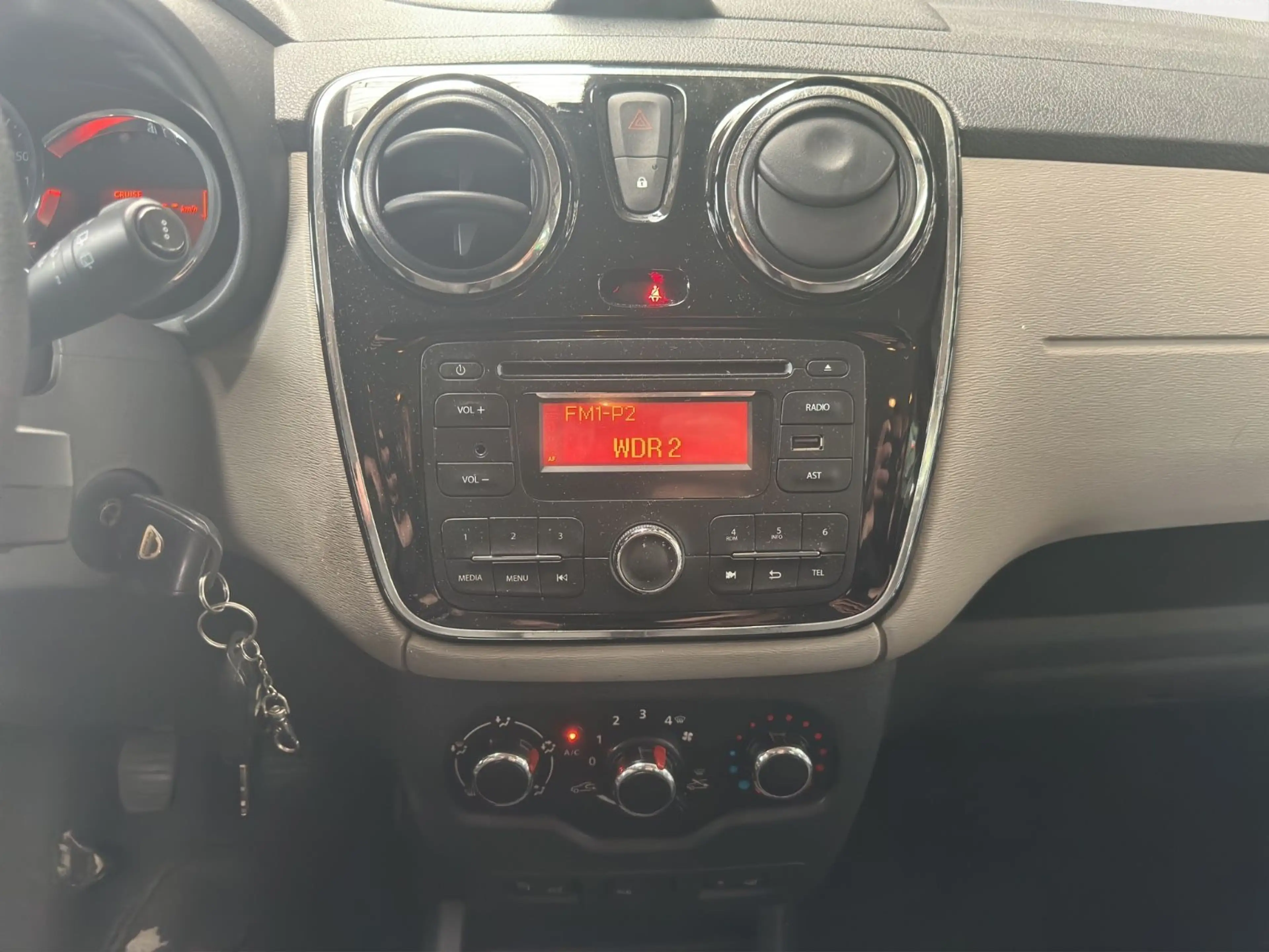 Dacia Lodgy Laureate 1.2*1. HAND*KLIMA*TEMPOMAT*PDC* — photo 11