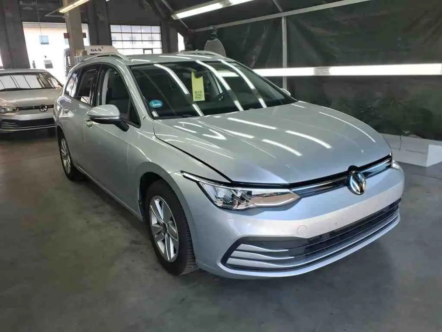 Volkswagen Golf VIII Variant 2.0 TDI Life Kam/LED/AHK/Navi Plateado - 2