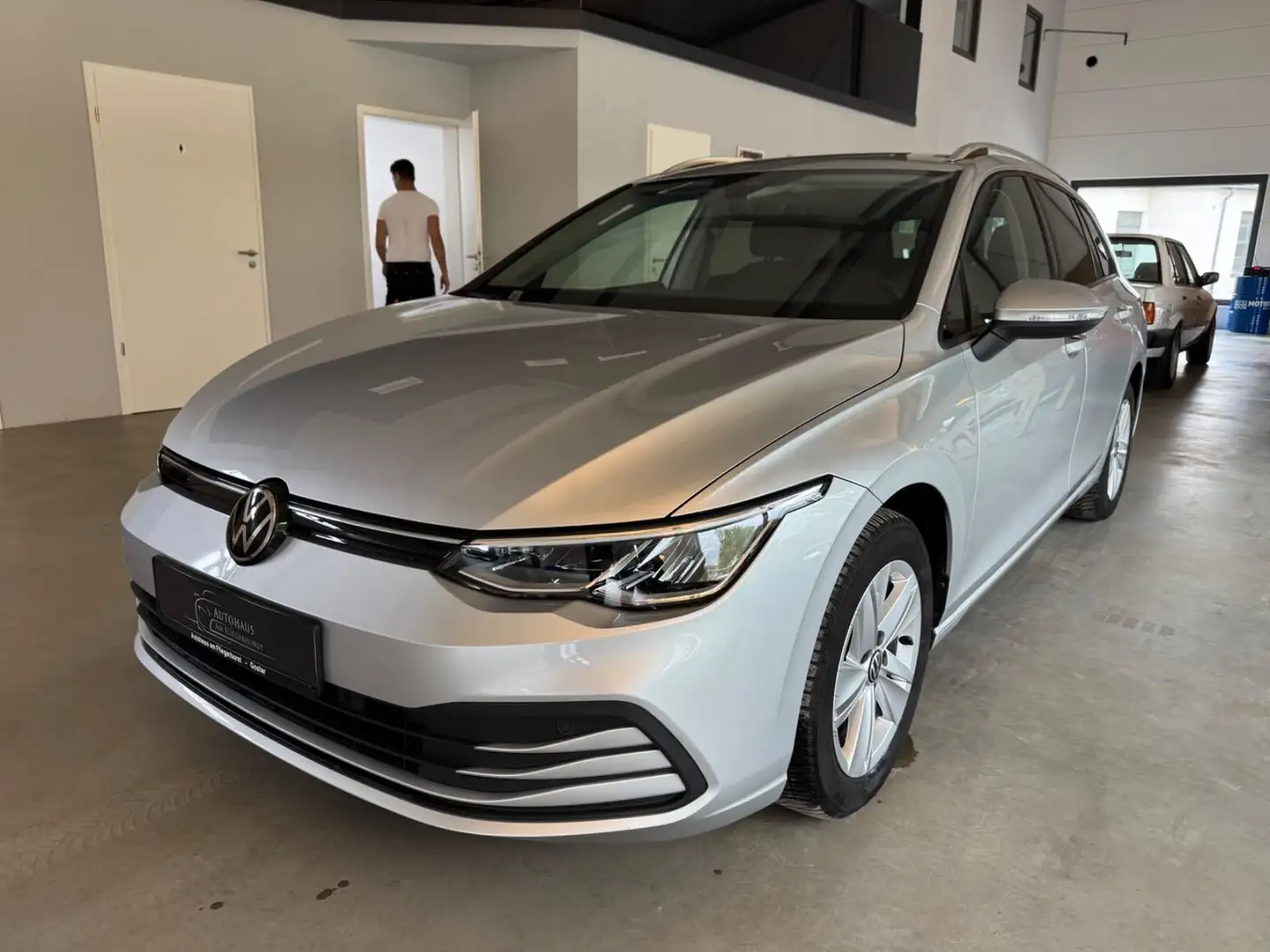 Volkswagen Golf VIII Variant 2.0 TDI Life Kam/LED/AHK/Navi Argent - 1