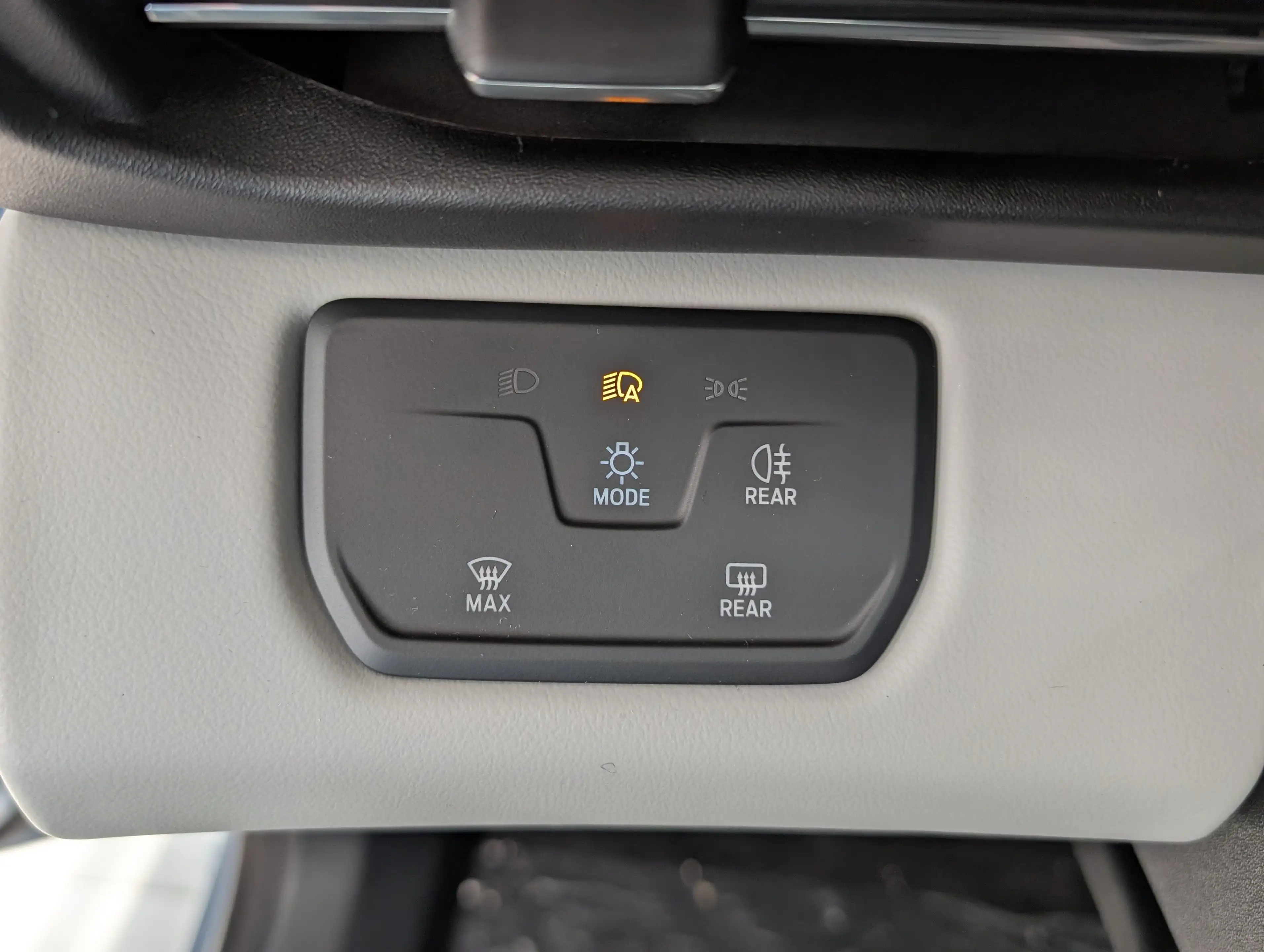 Ford Explorer Select RWD — photo 12