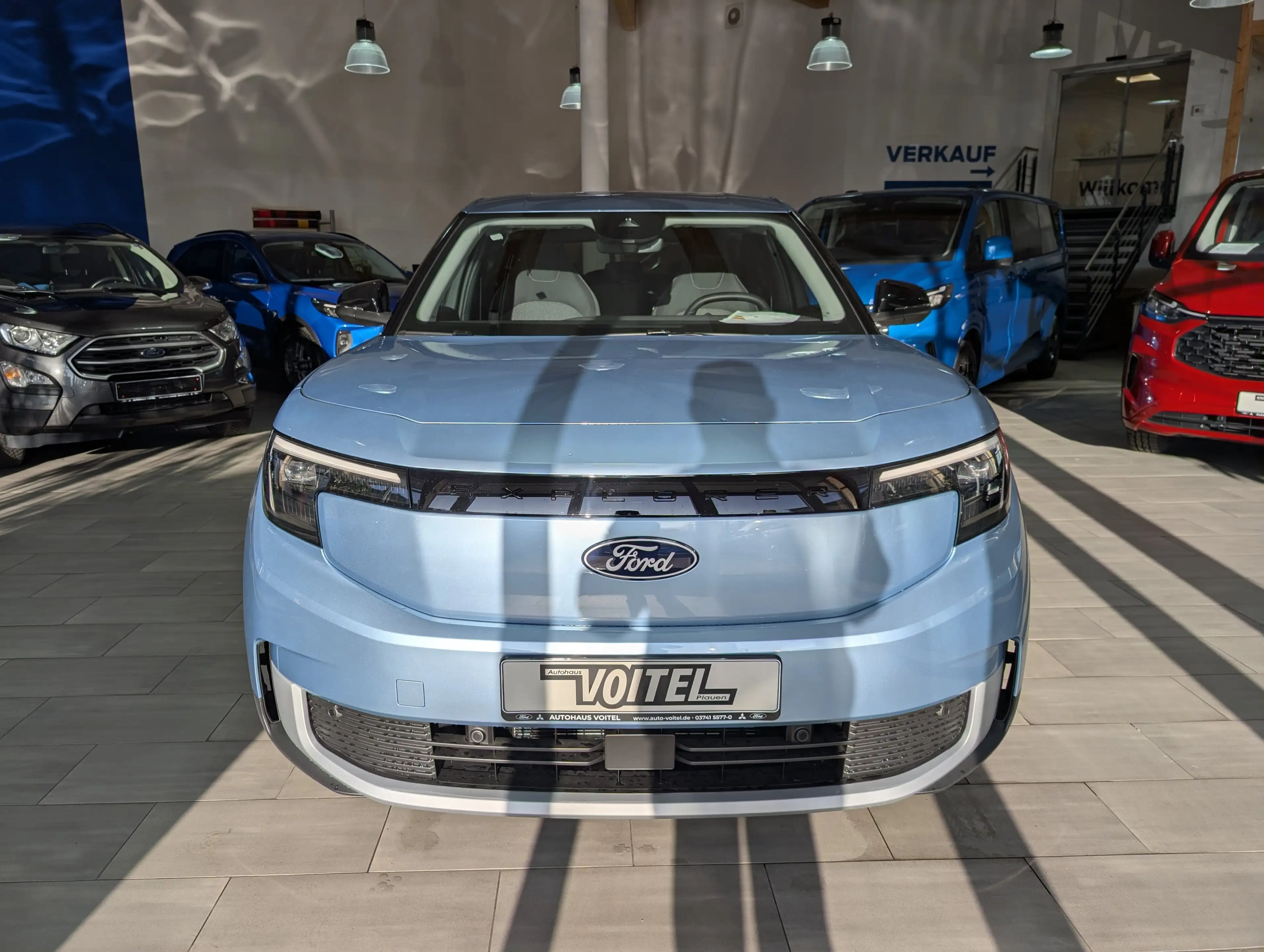 Ford Explorer Select RWD — photo 2