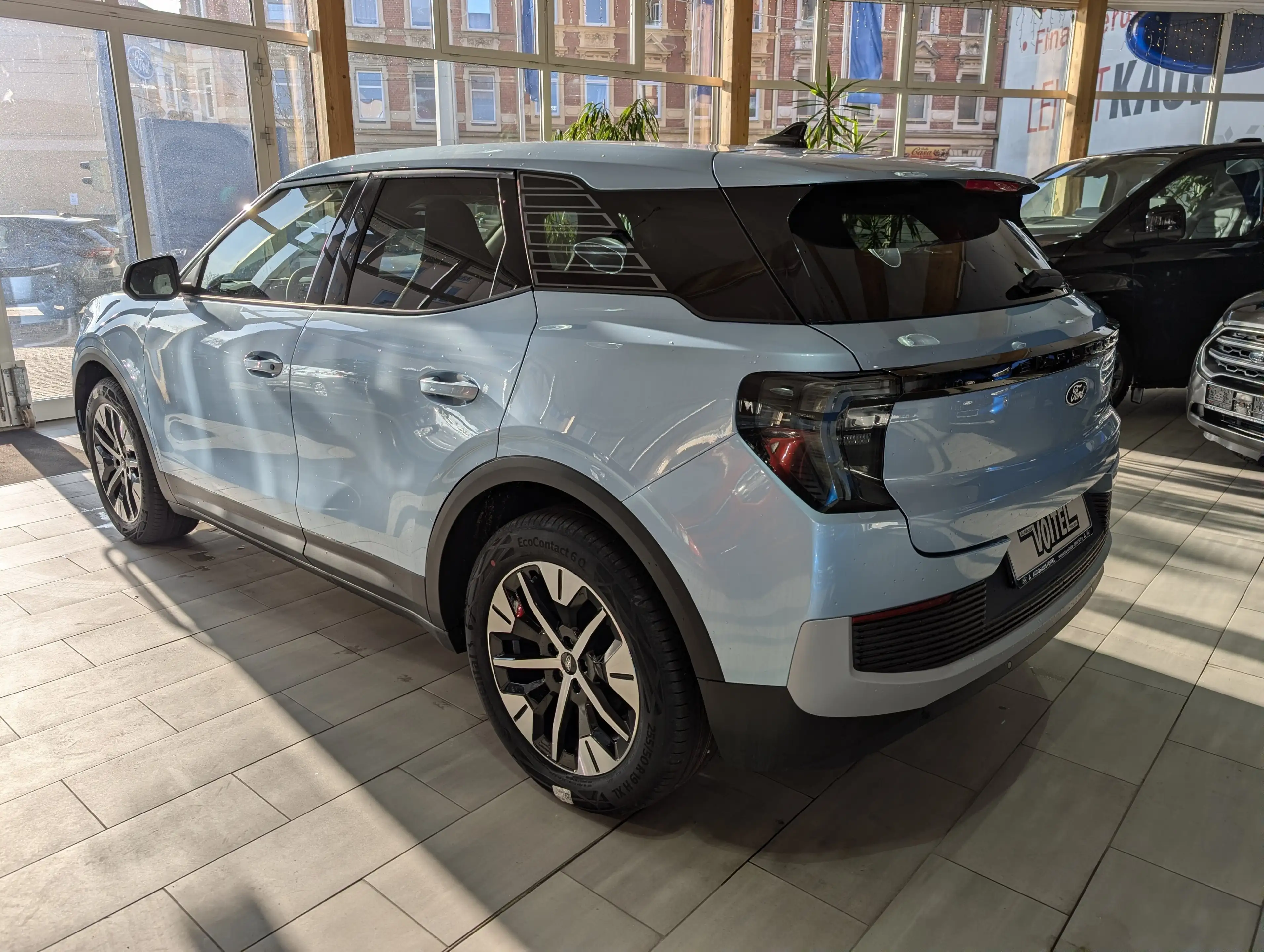 Ford Explorer Select RWD — photo 7