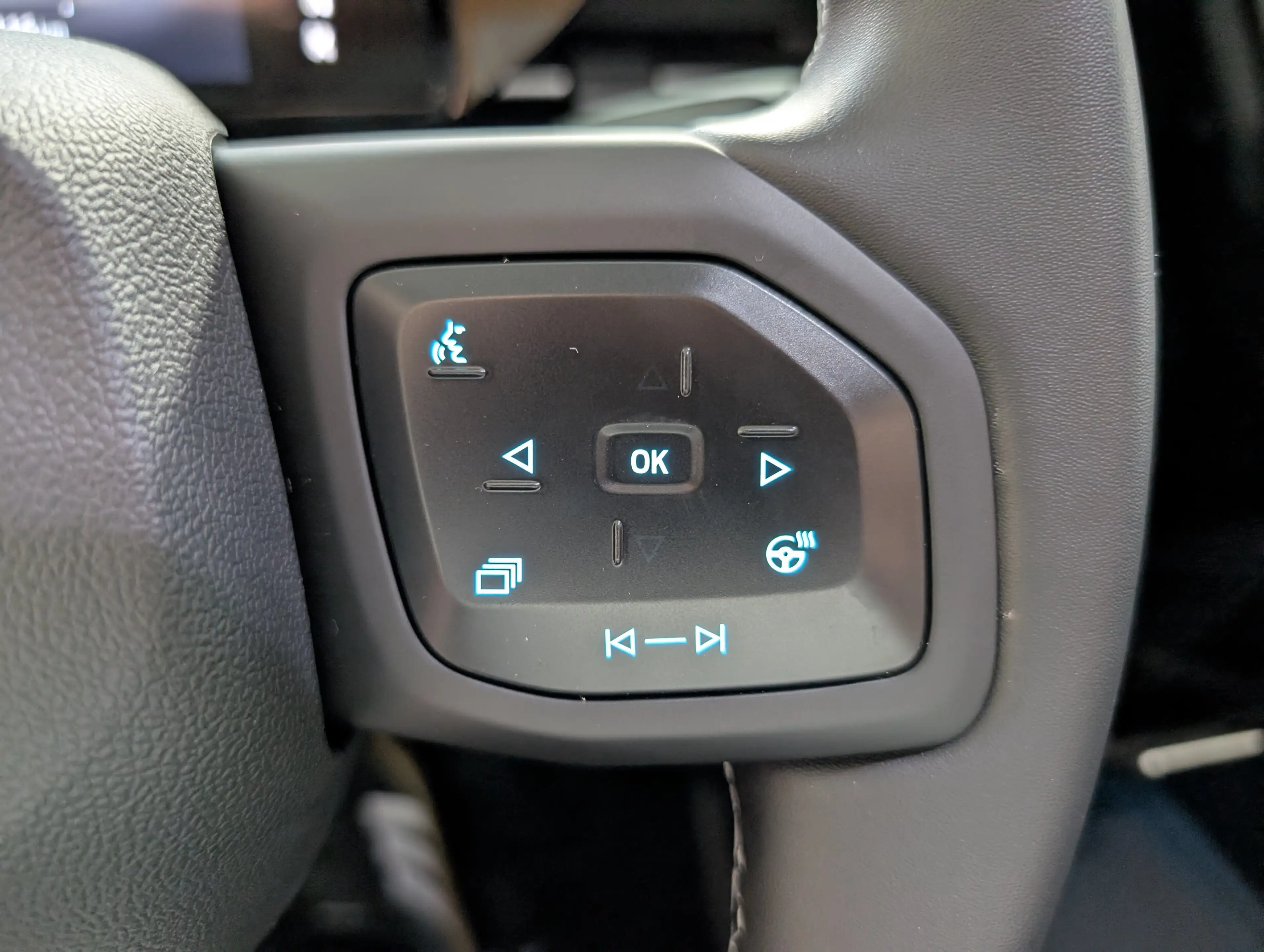 Ford Explorer Select RWD — photo 15