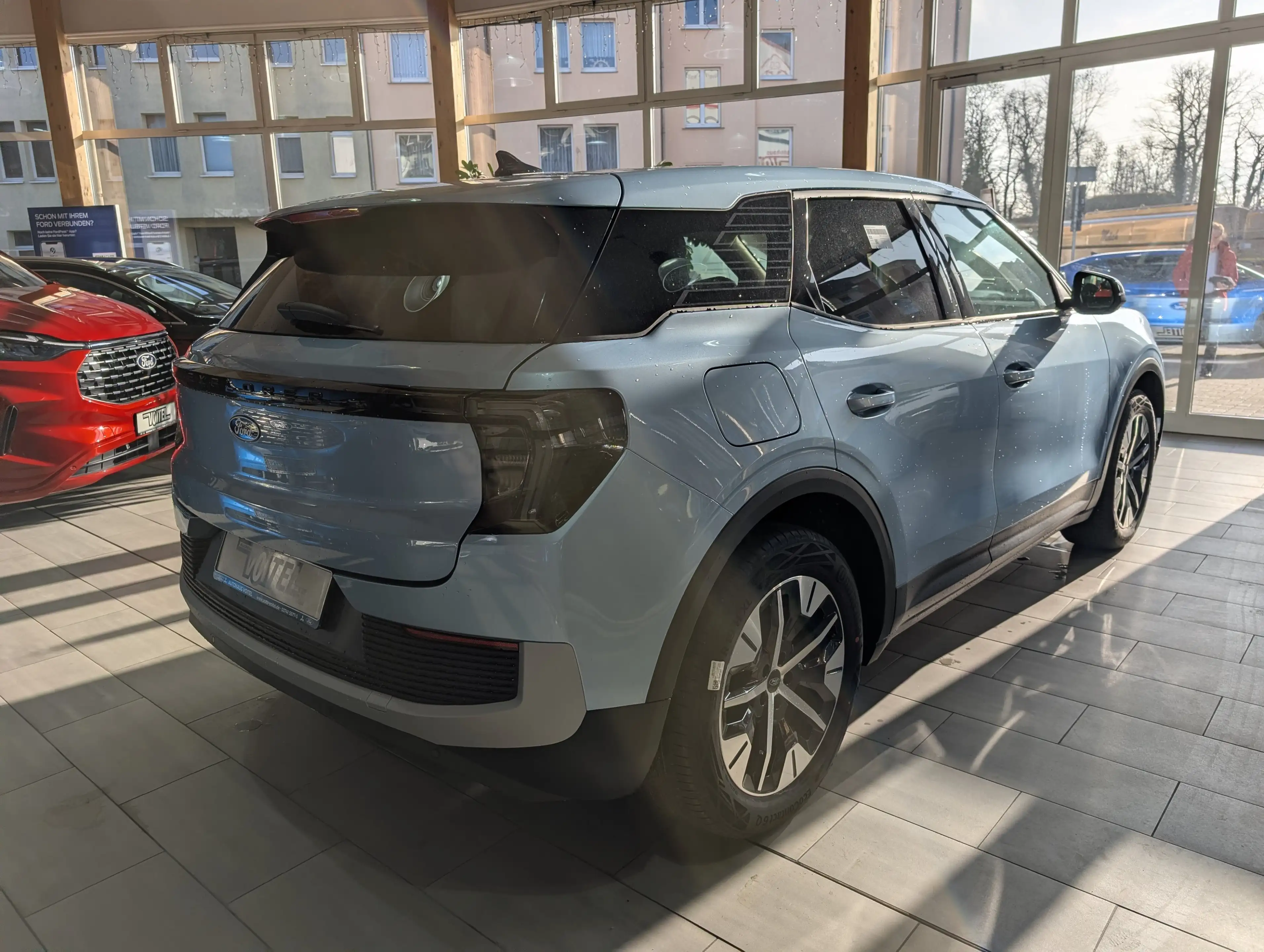Ford Explorer Select RWD — photo 5