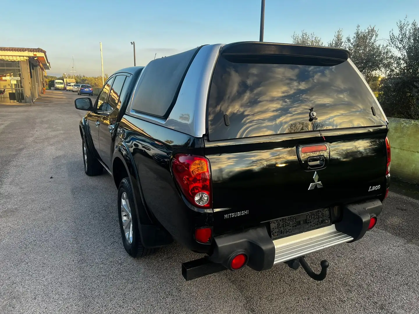 Mitsubishi L200 IVA COMPRESA d.cab 2.5 di-d Intense Plus Schwarz - 2