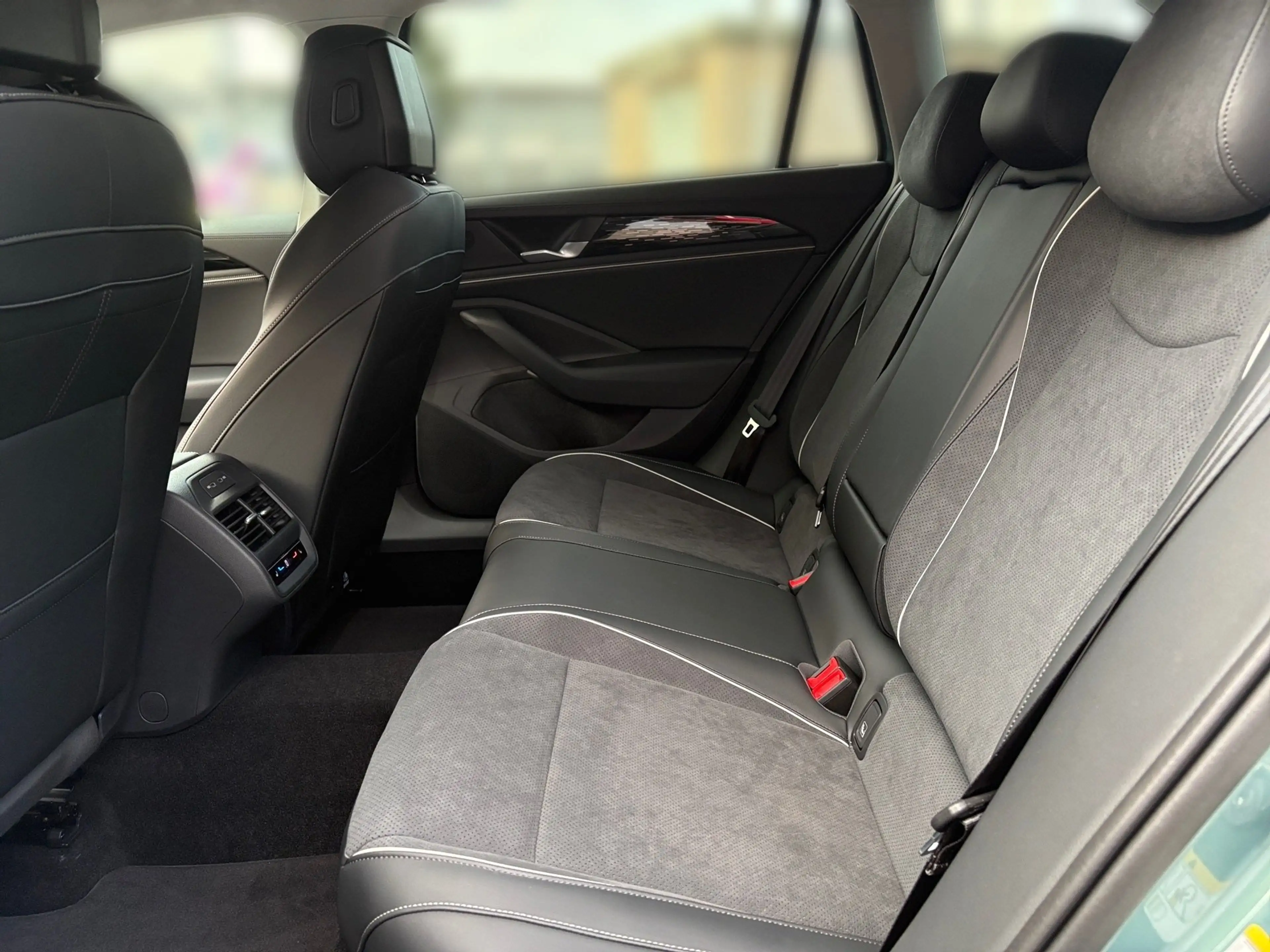 Volkswagen Passat Variant 2.0 TDI Business *AHK*STANDHZG* — photo 15
