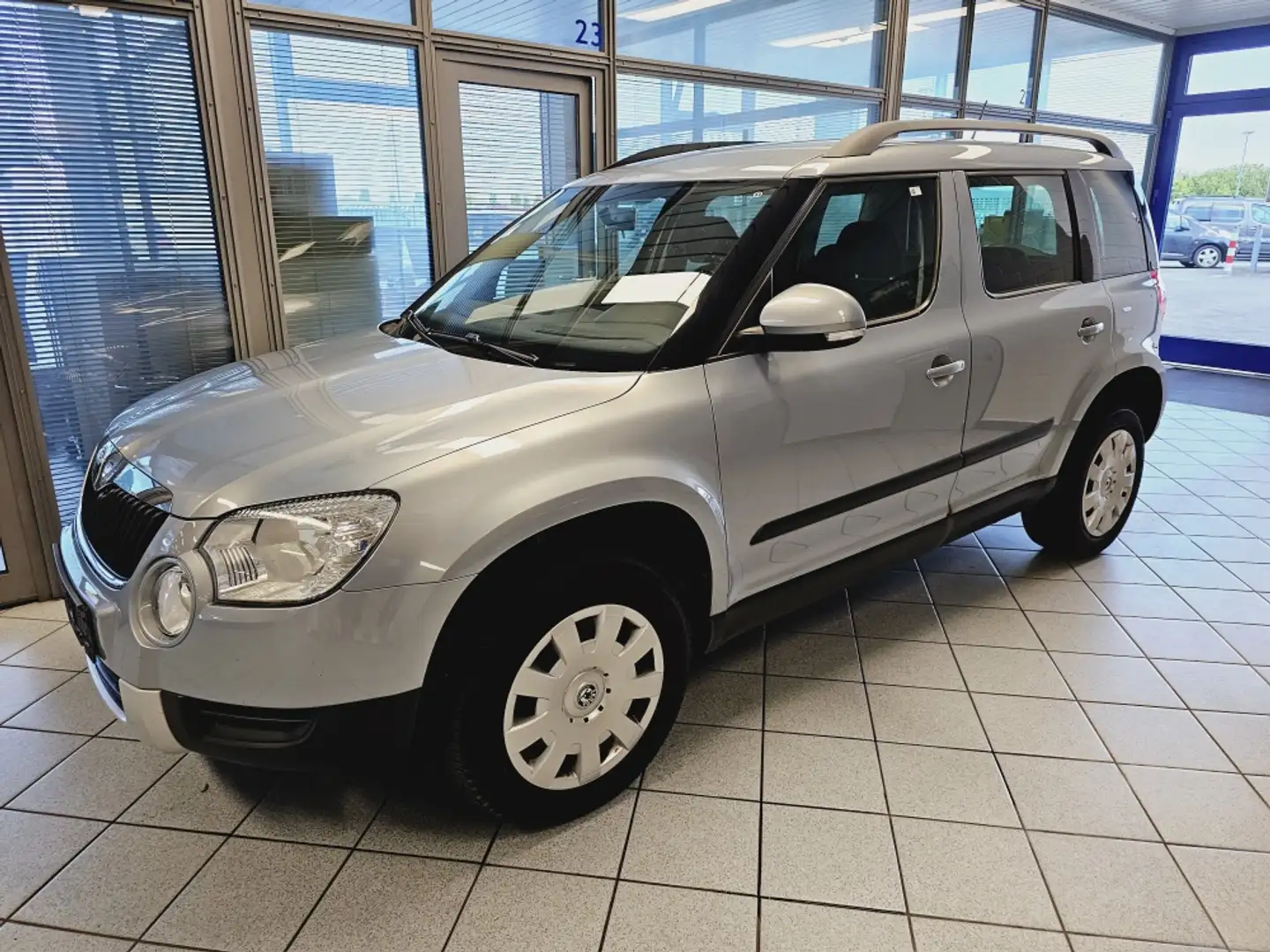 Skoda Yeti Active Tüv 10-2024 Grau - 2