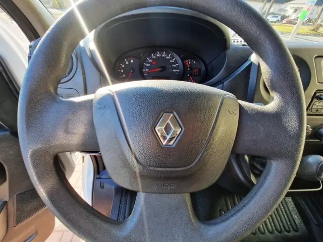 Renault Master view 15