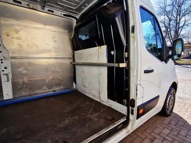 Renault Master view 11