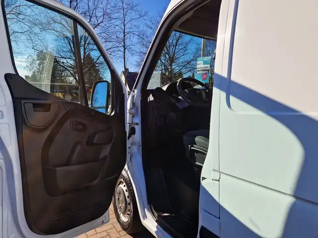 Renault Master view 9