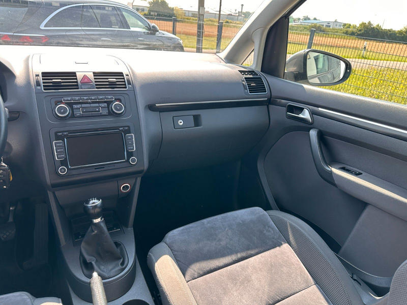 Volkswagen Touran 1.4 Highline 150PS*Kamera*Xenon*17Zoll* — photo 14