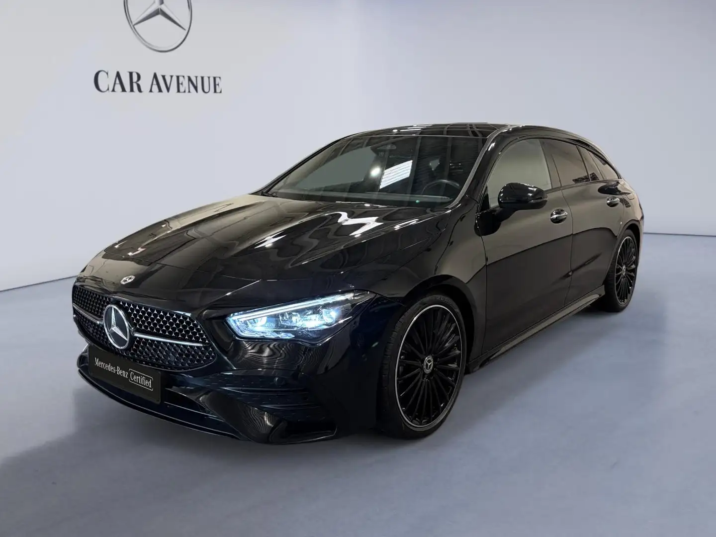 Mercedes-Benz CLA 180 Shooting Brake AMG Line Schwarz - 1