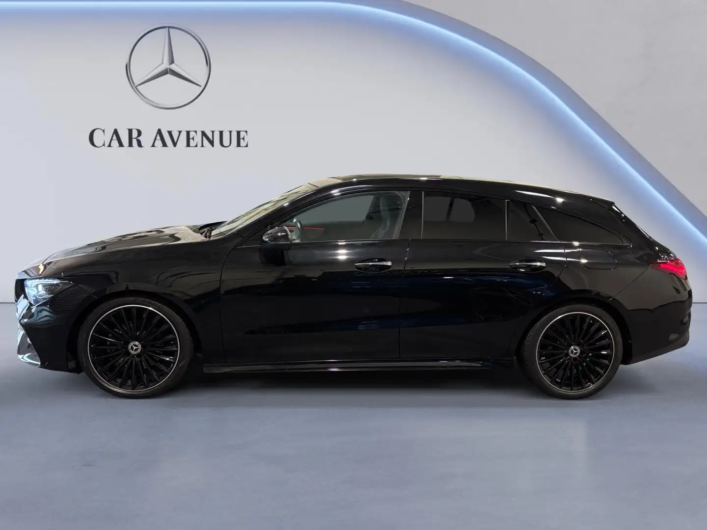 Mercedes-Benz CLA 180 Shooting Brake AMG Line Schwarz - 2