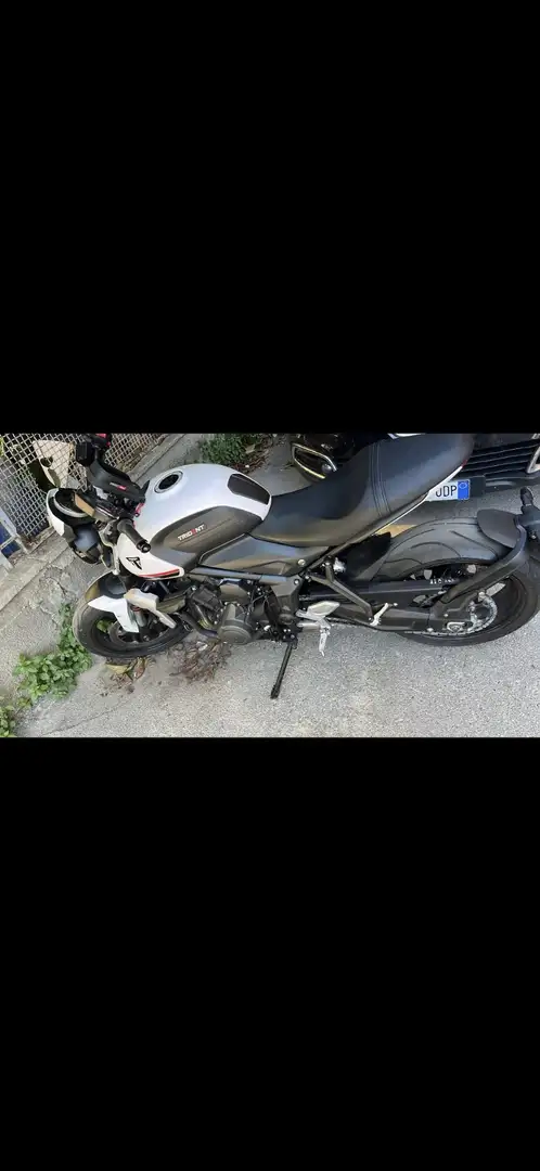 Triumph Trident 660 Bianco - 1