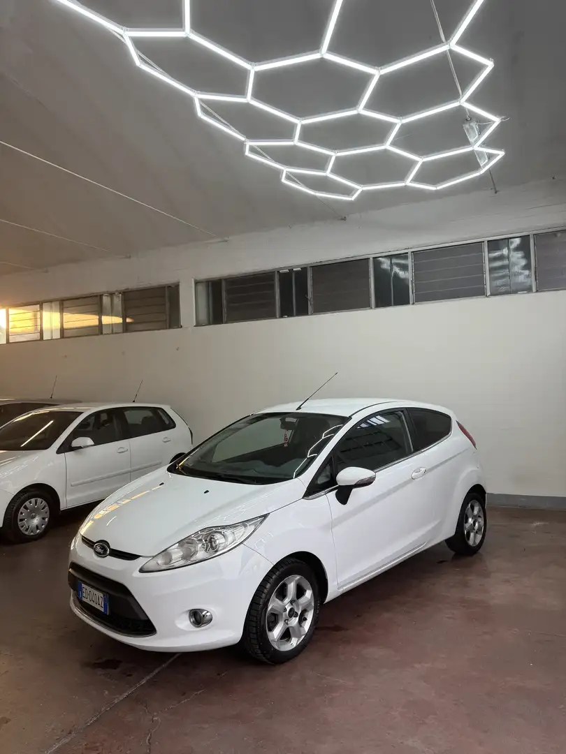 Ford Fiesta 3p 1.2 16v Titanium 82cv - 1