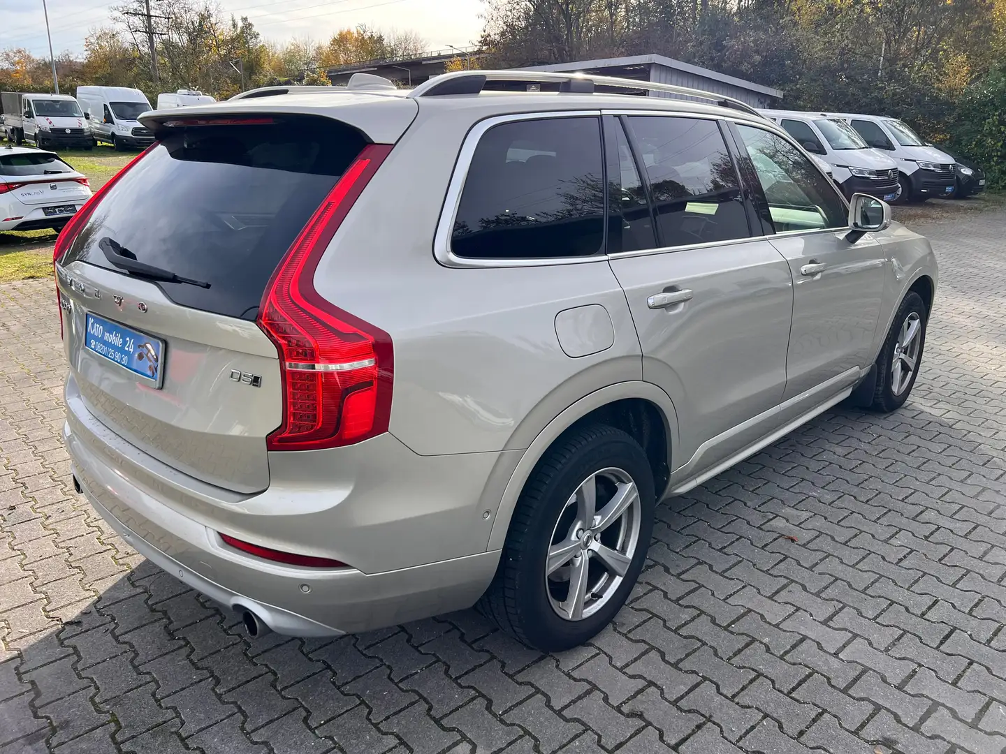 Volvo XC90 Momentum AWD 7-Sitze LED Kamera Leder AHK SHZ ... - 2