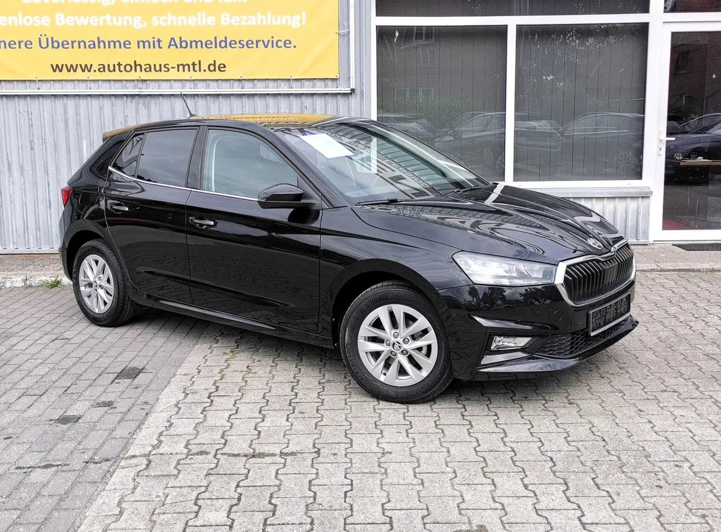Skoda Fabia 1.0l TSI 70kW STYLE SHZ App-Connect AHK Negro - 2