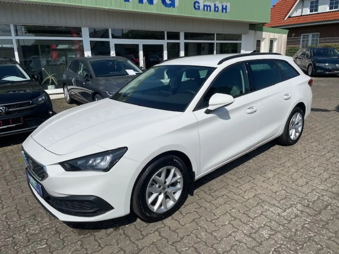 SEAT Leon Sportstourer 1.5eTSI DSG Style Plus schw. AHK Weiß - 2