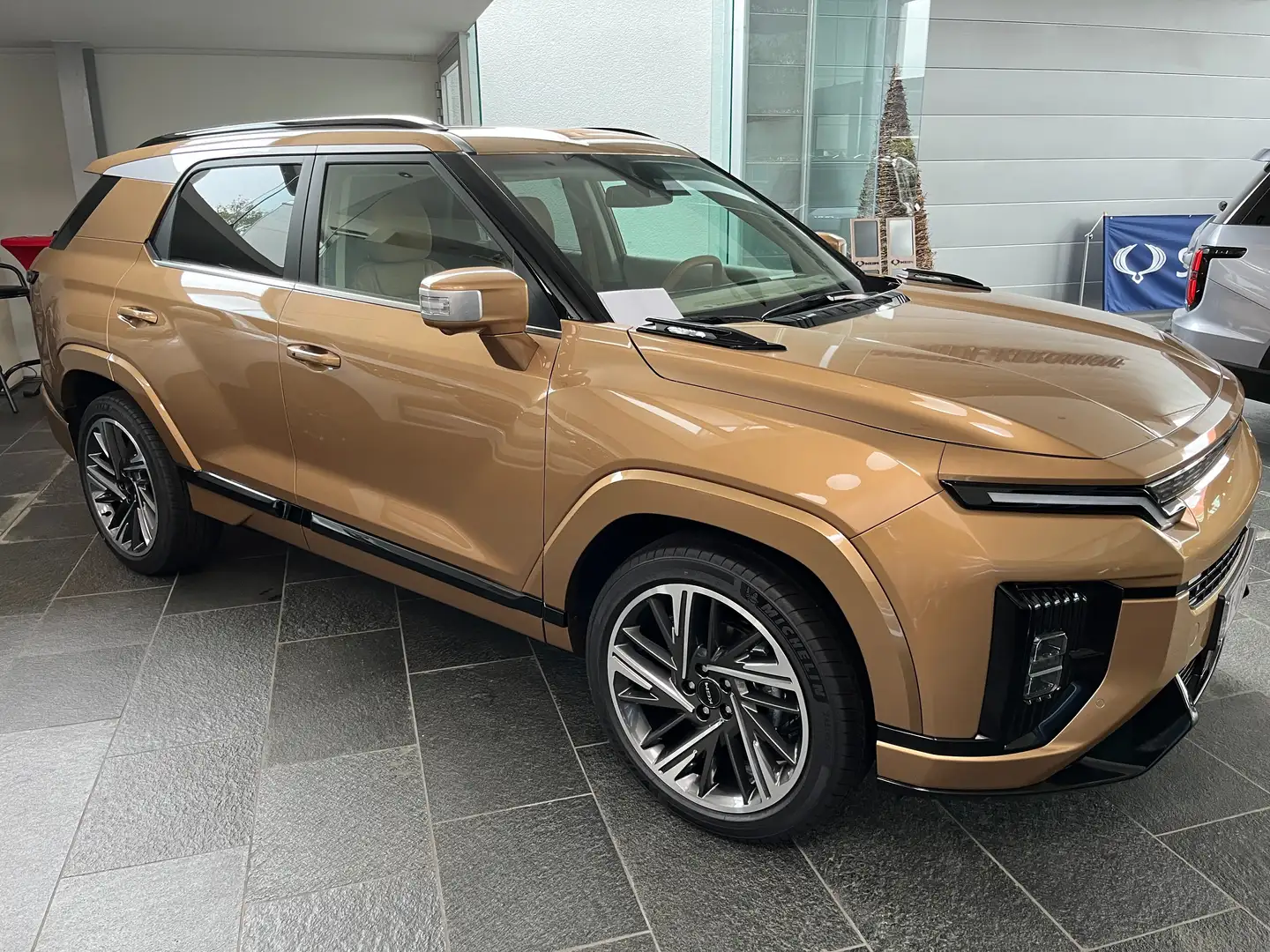 KGM Actyon TITANIUM PLUS 4WD Brons - 1