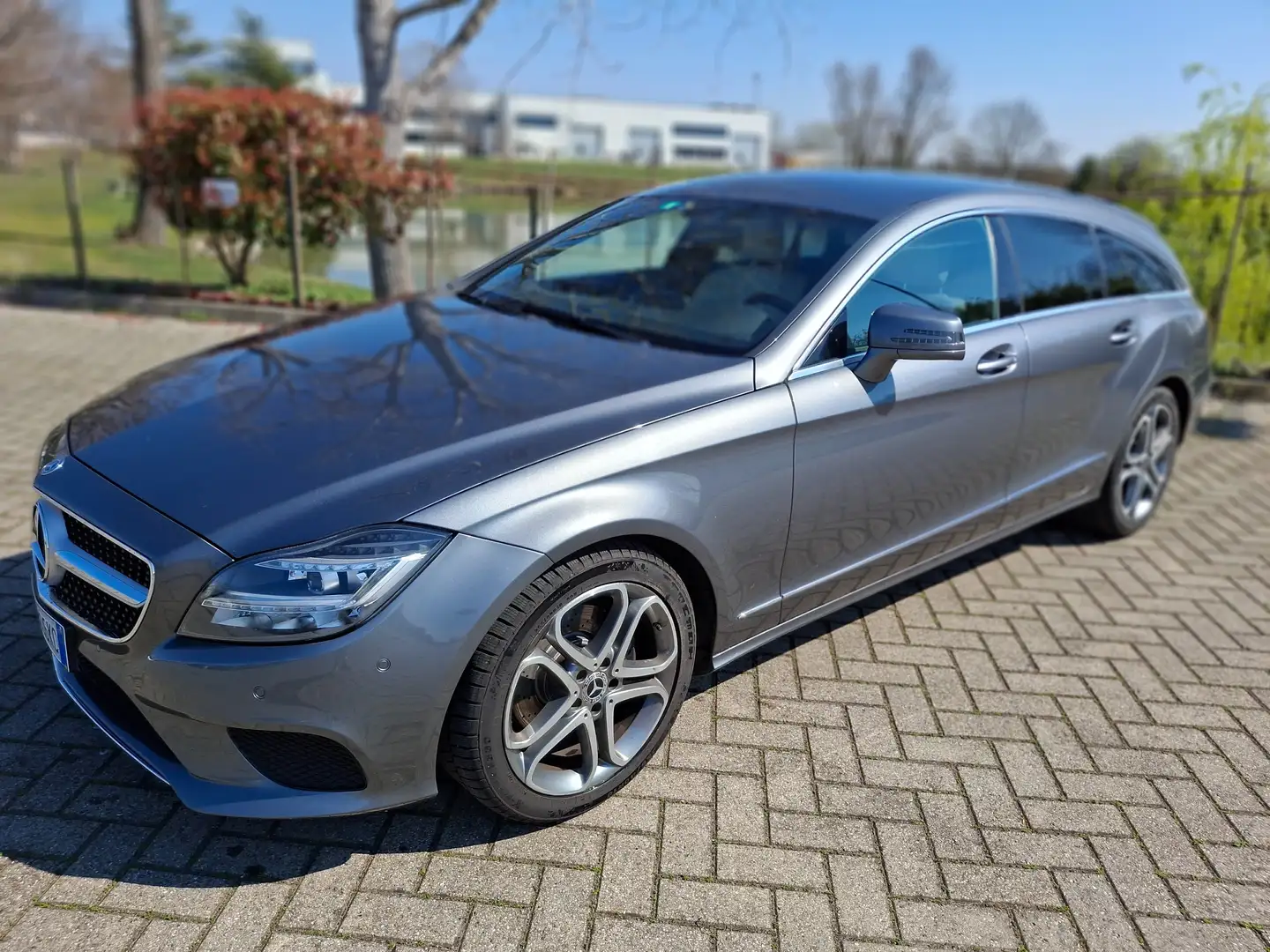 Mercedes-Benz CLS 220 CLS Shooting Brake X218 - 9 G TRONIC Premium auto Grey - 1