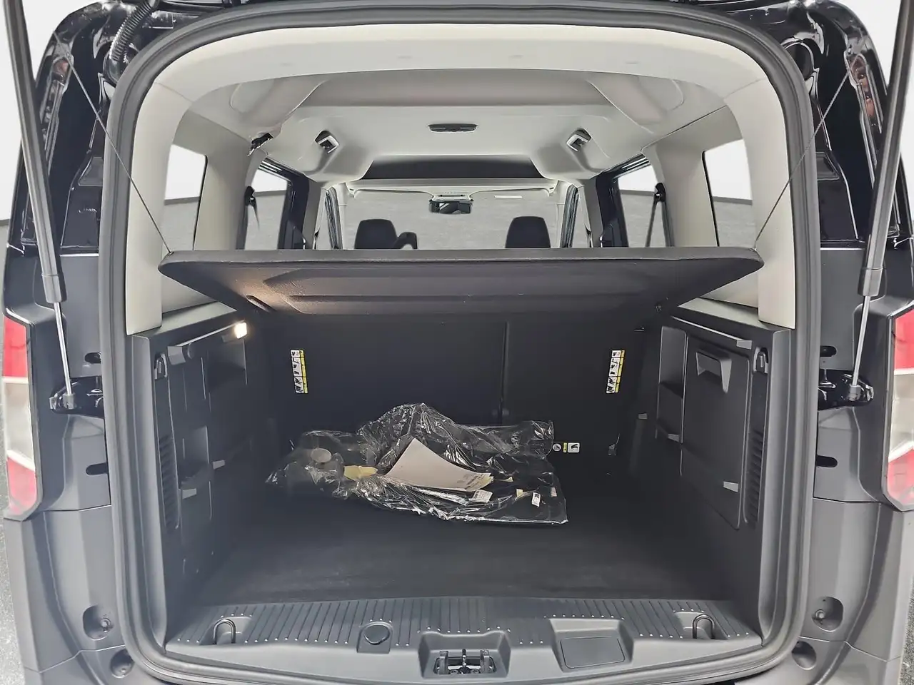 Ford Tourneo Courier TOURNEO COURIER 1.0 EB AUT. ACTIVE NAVI+ACC+WINTER 15