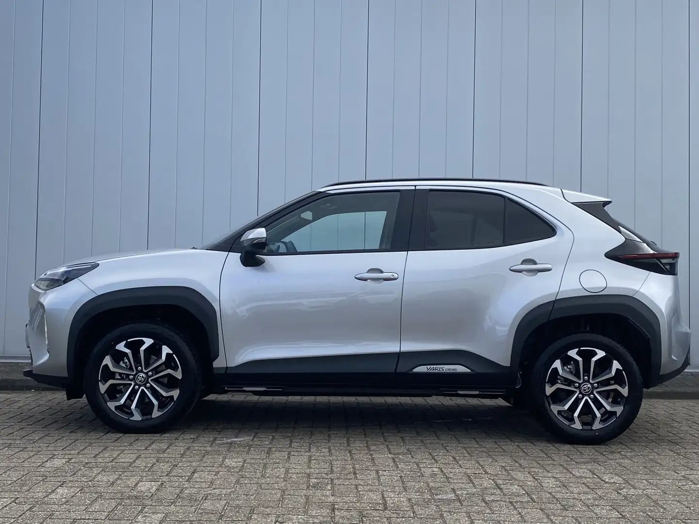 Toyota Yaris Cross 1.5 Hybrid 115 First Edition Limited Parkeersensor Grau - 2