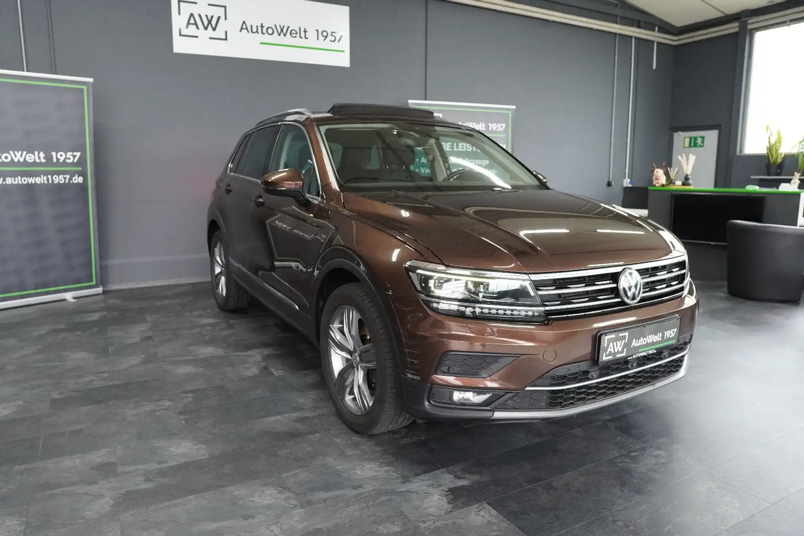 Volkswagen Tiguan Highline 4Motion*PANO*360°ACC* Braun - 1