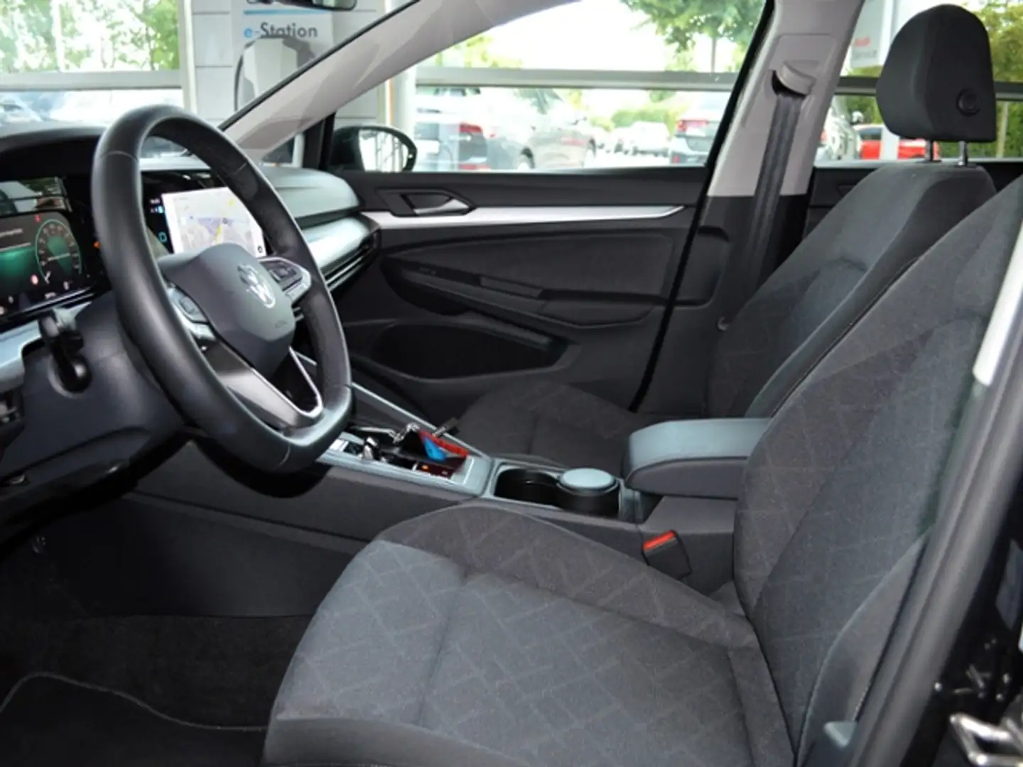 Volkswagen Golf VIII  2,0 TDI DSG Life NAVI LED SH ALU Noir - 2