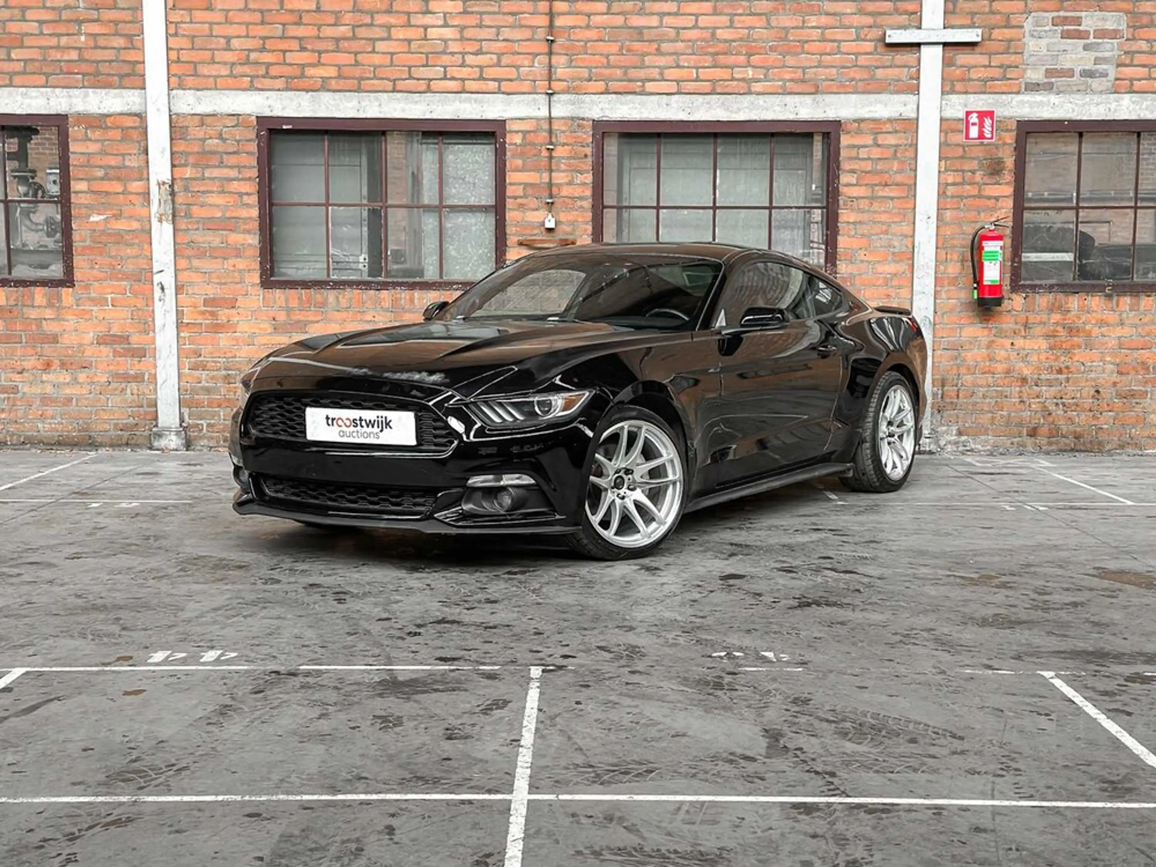 Ford Mustang Coupe Ecoboost Premium — photo 2
