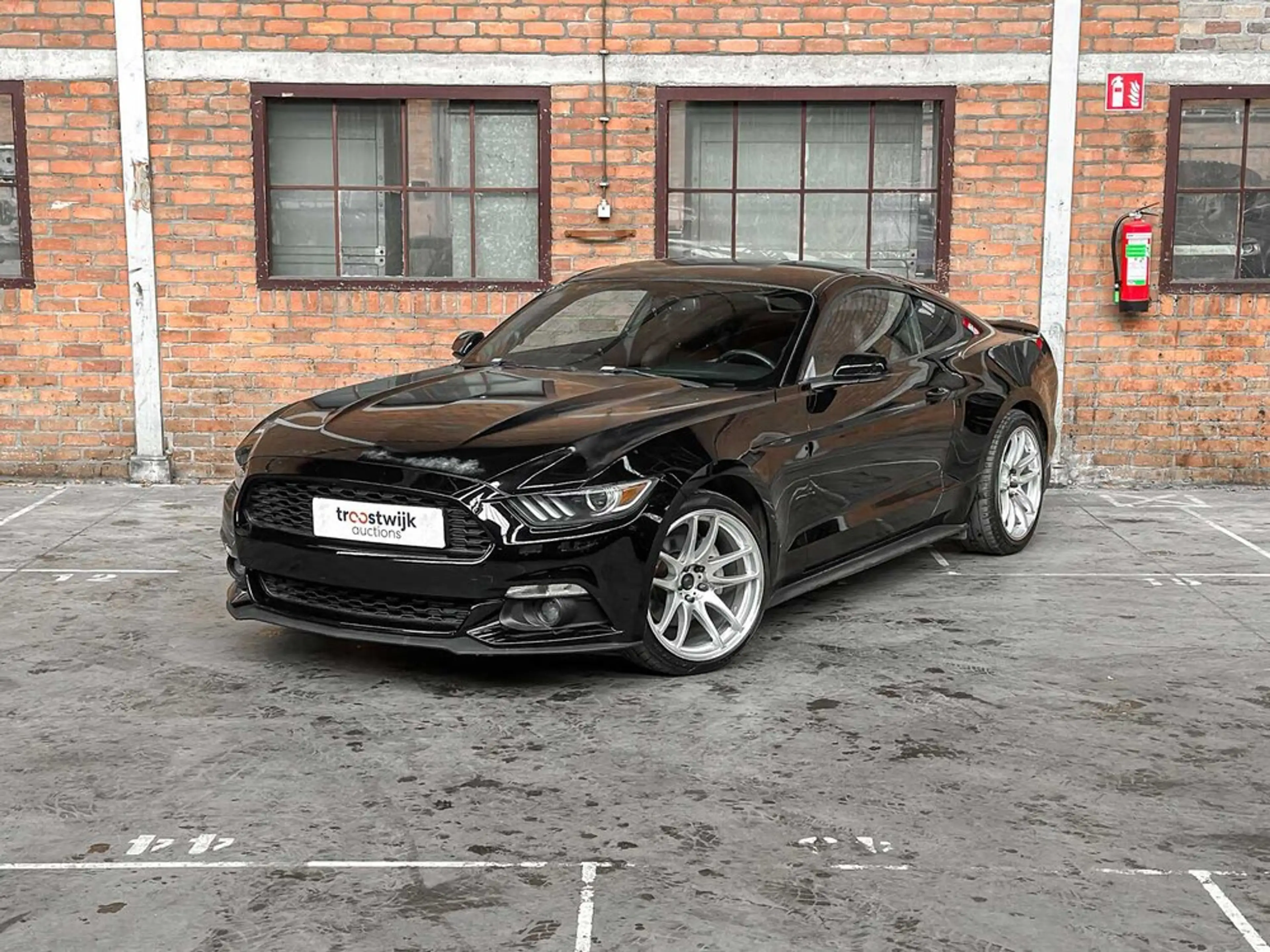 Ford Mustang Coupe Ecoboost Premium — photo 3