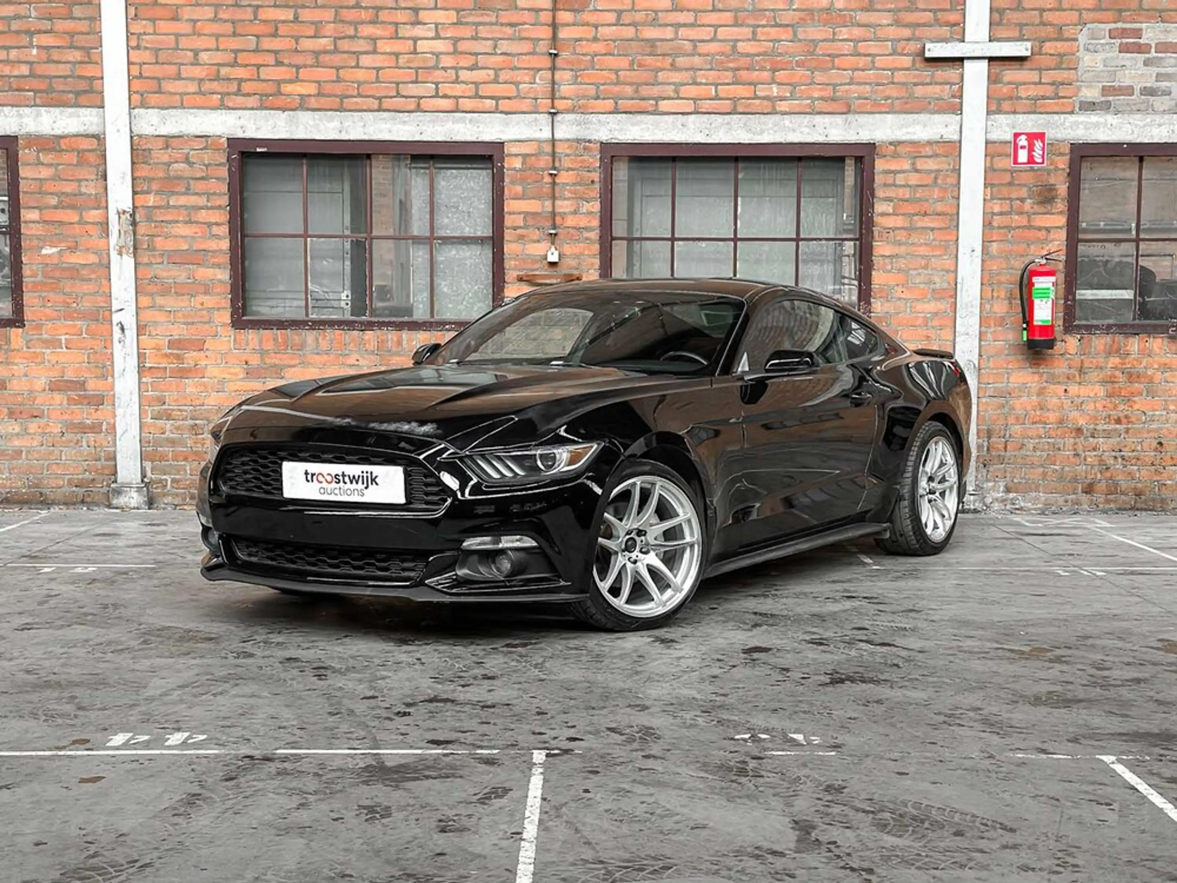 Ford Mustang Coupe Ecoboost Premium — photo 4