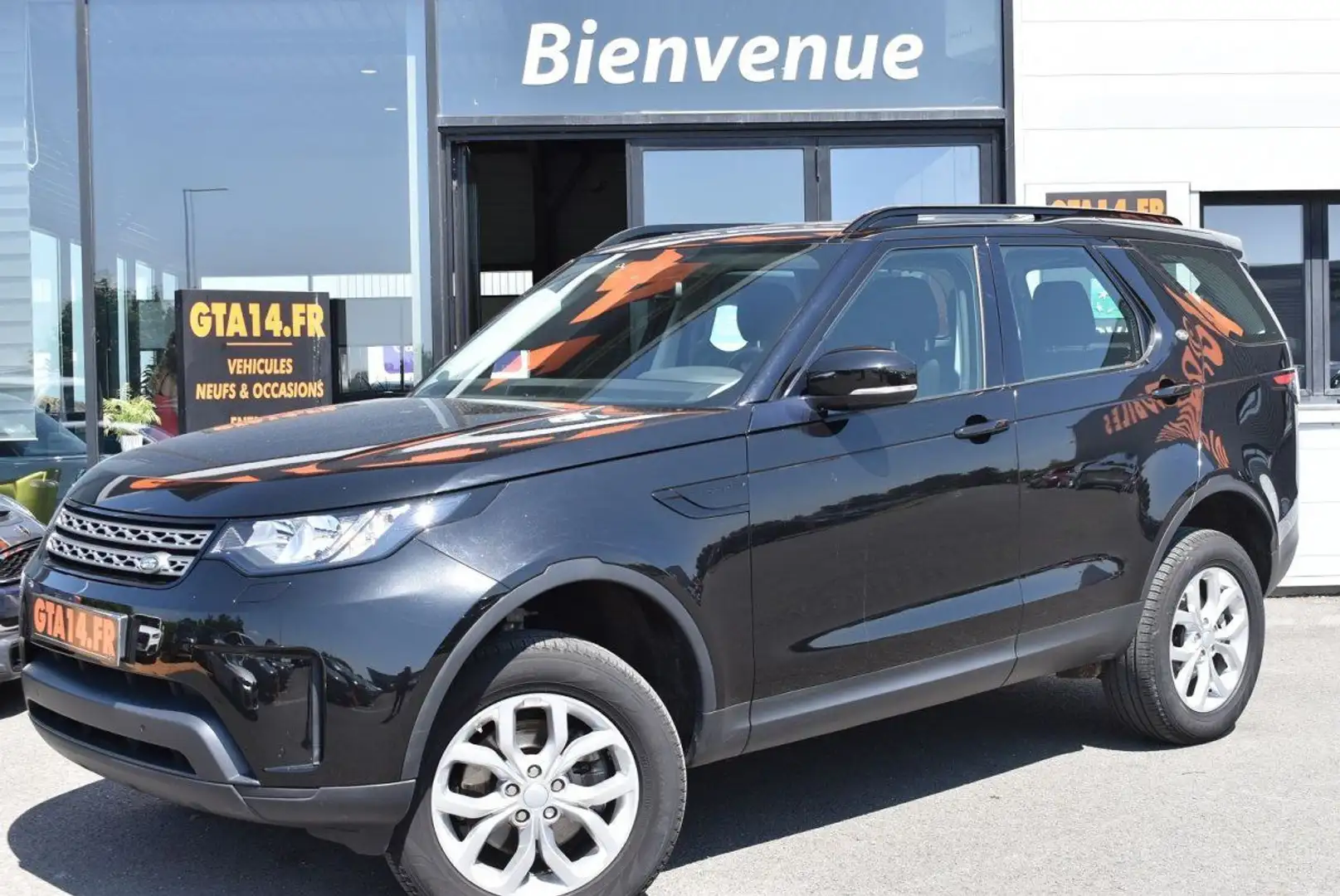 Land Rover Discovery 2.0 SD4 240 CH S 7 PL Zwart - 1