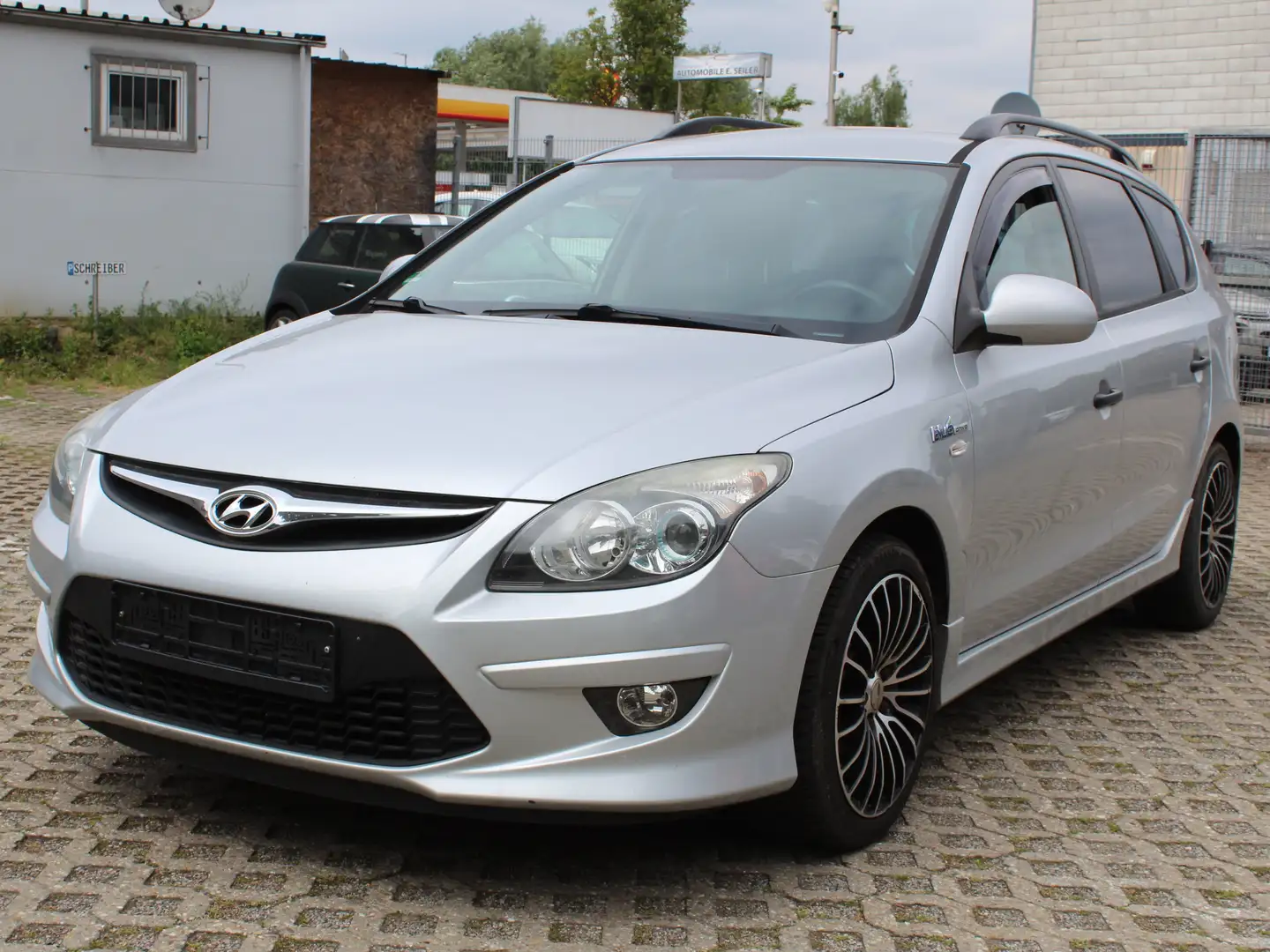 Hyundai i30 Hyundai i30*KLIMAAUTOMATIK*TÜV 12.2026* Argent - 2