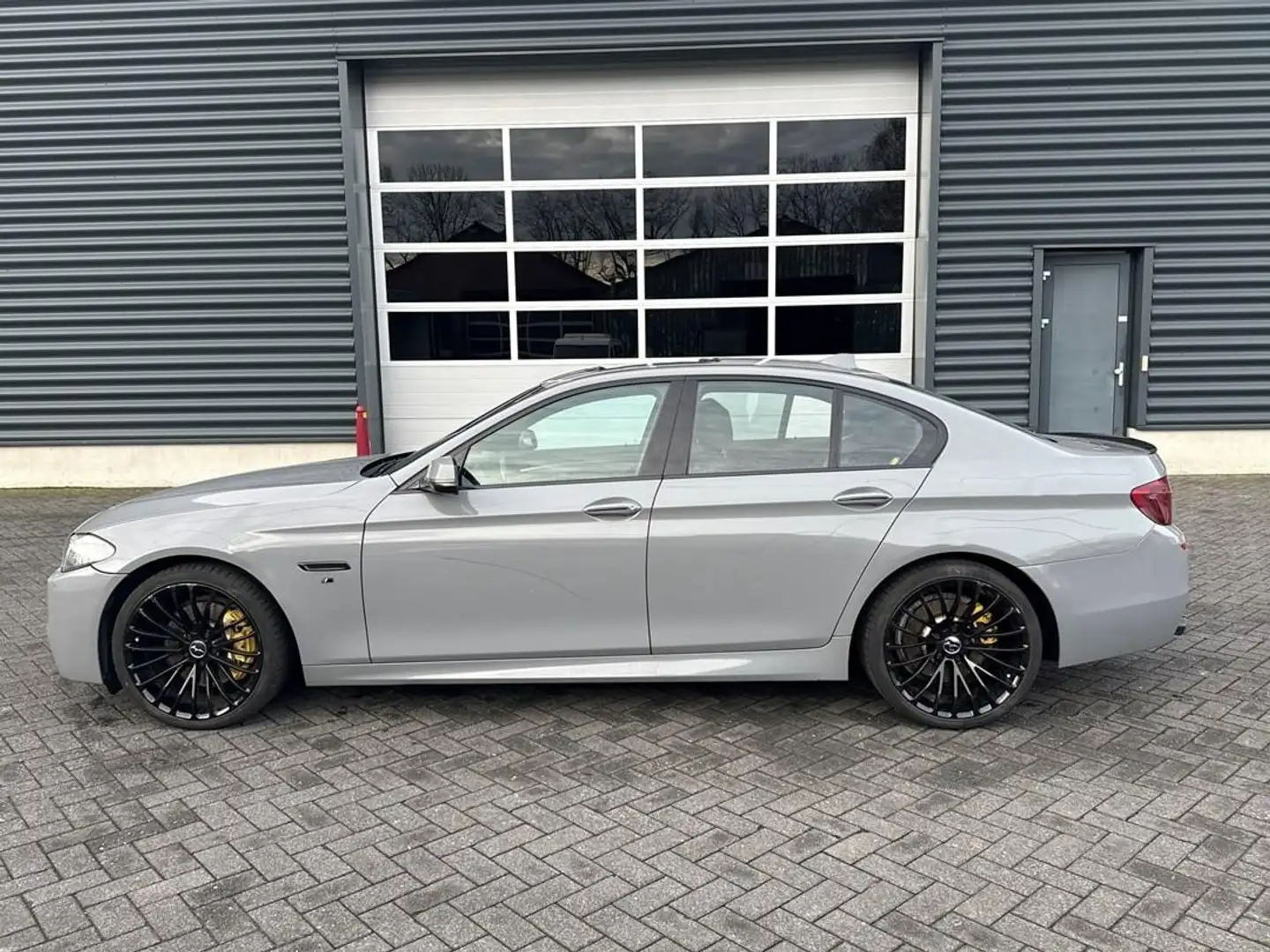 BMW 535 5-serie 535xi High Executive, M-sportpakket harman Grijs - 2