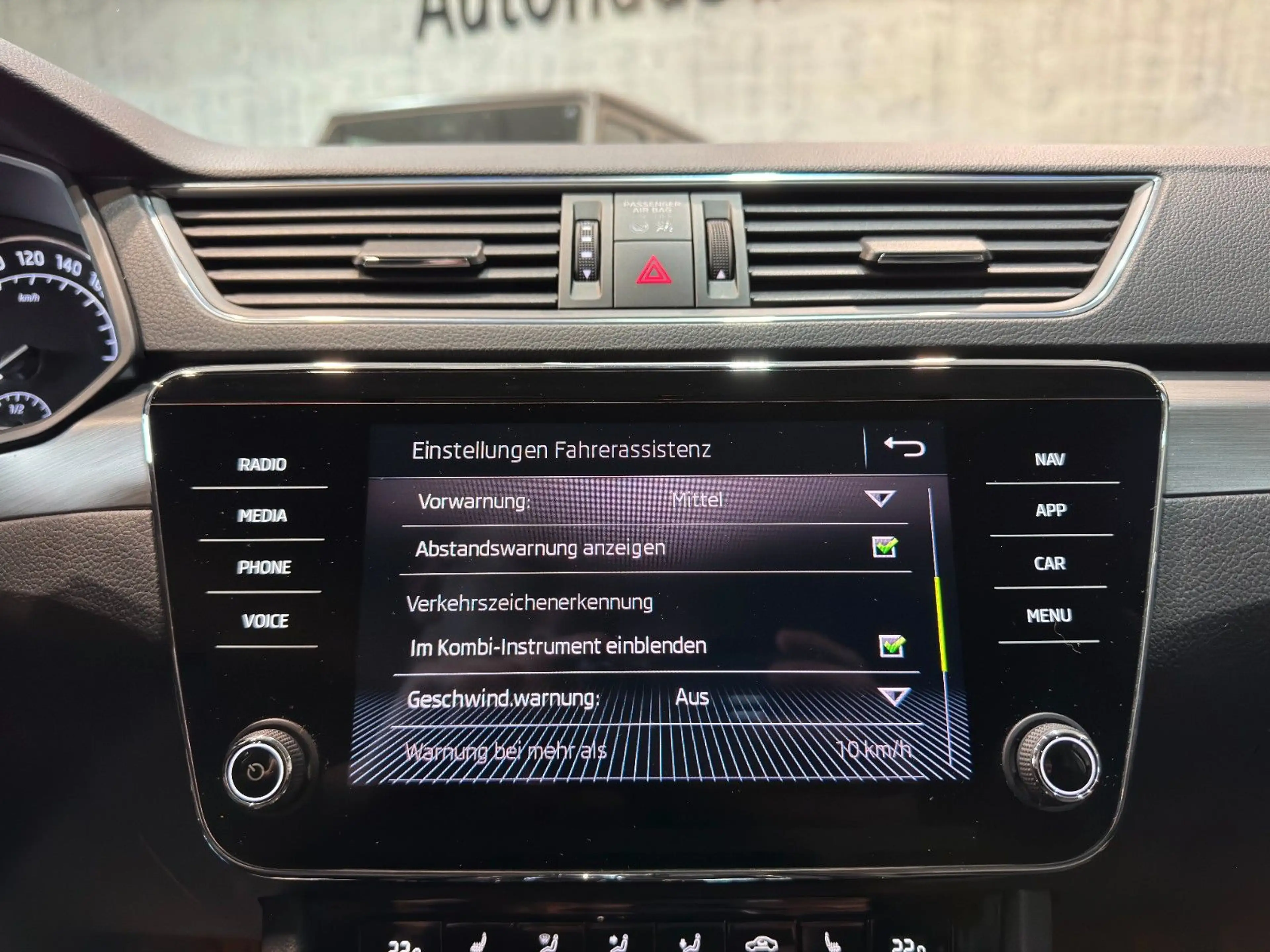 Skoda Superb /Combi/Ambition/4x4/AHK/TOUCH/ACC/SHZ — photo 14