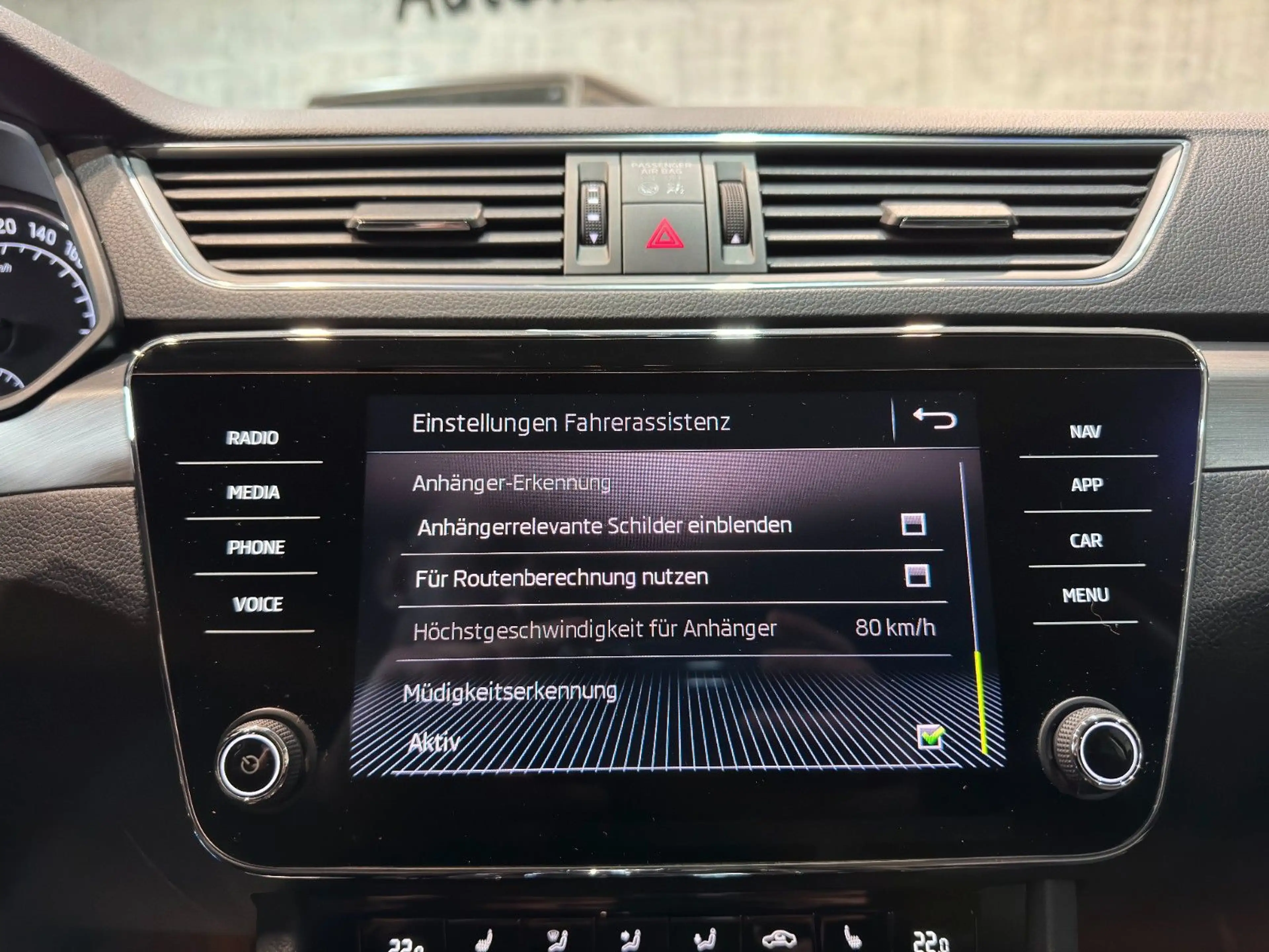 Skoda Superb /Combi/Ambition/4x4/AHK/TOUCH/ACC/SHZ — photo 15