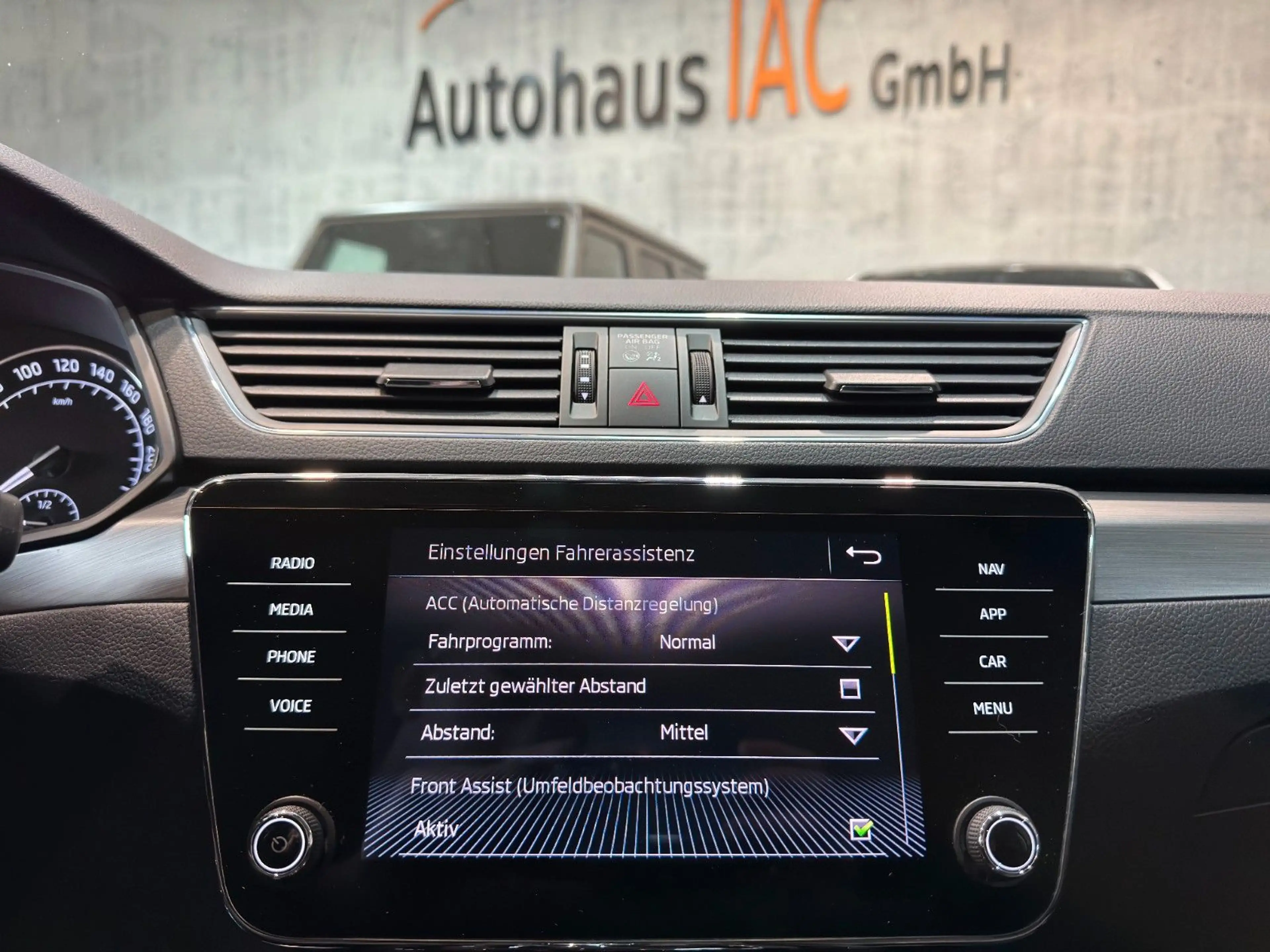 Skoda Superb /Combi/Ambition/4x4/AHK/TOUCH/ACC/SHZ — photo 13