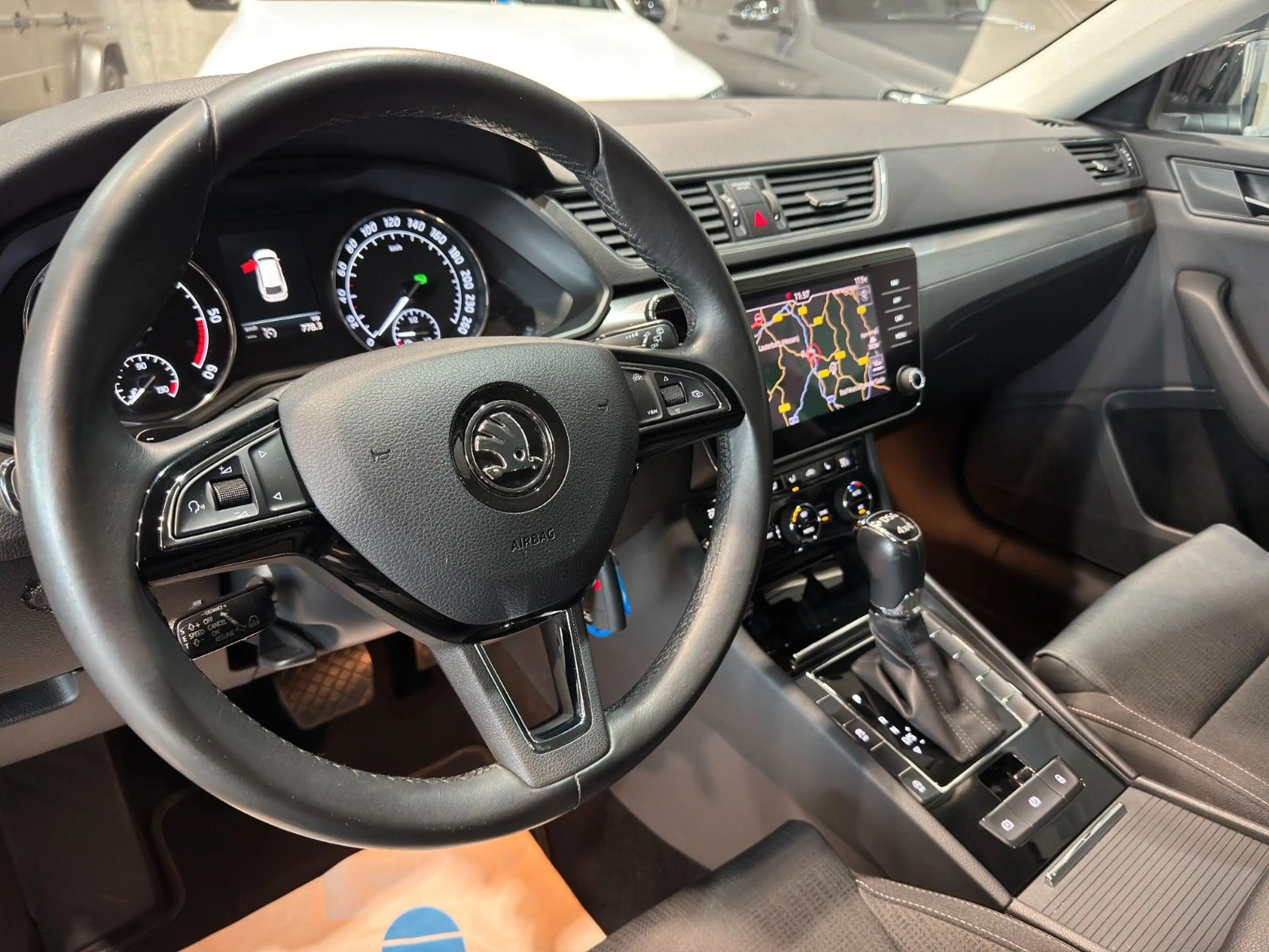 Skoda Superb /Combi/Ambition/4x4/AHK/TOUCH/ACC/SHZ — photo 10